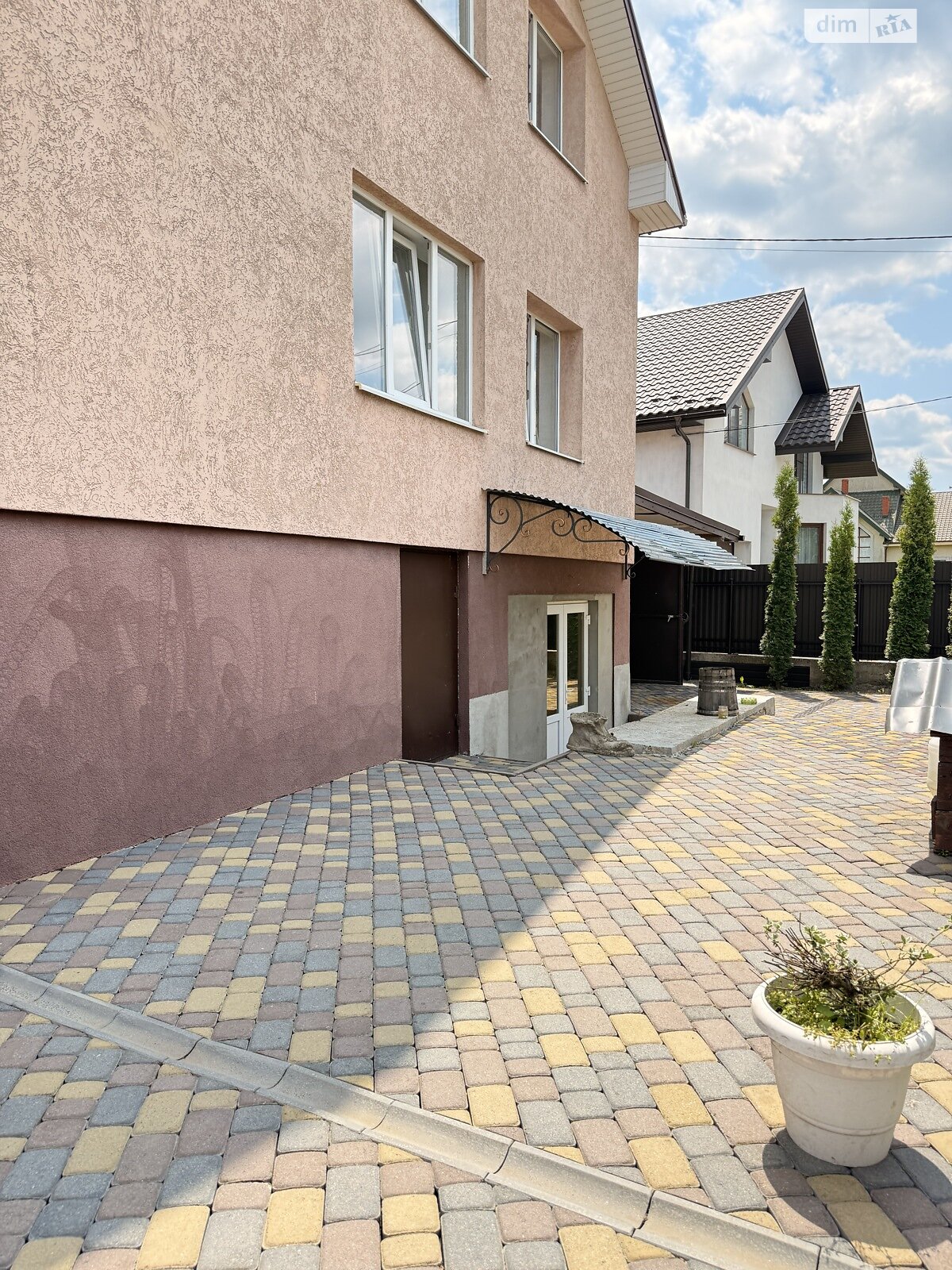двухэтажный дом с верандой, 285 кв. м, кирпич. Продажа в Ивано-Франковске фото 1 двухэтажный дом с верандой, 285 кв. м, кирпич. Продажа в Ивано-Франковске фото 1