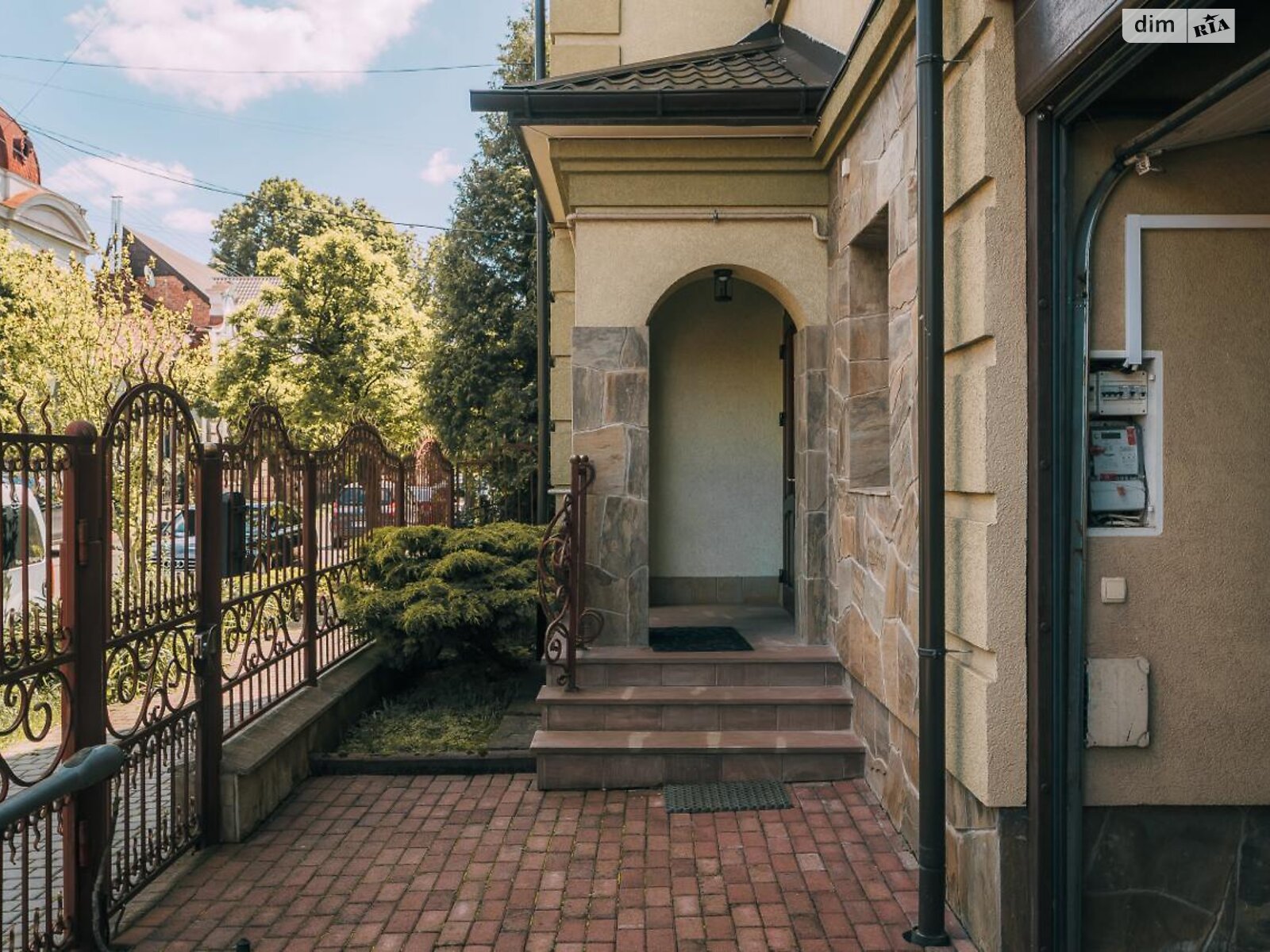 трехэтажный дом с гаражом, 330.9 кв. м, кирпич. Продажа в Ивано-Франковске фото 1 трехэтажный дом с гаражом, 330.9 кв. м, кирпич. Продажа в Ивано-Франковске фото 1