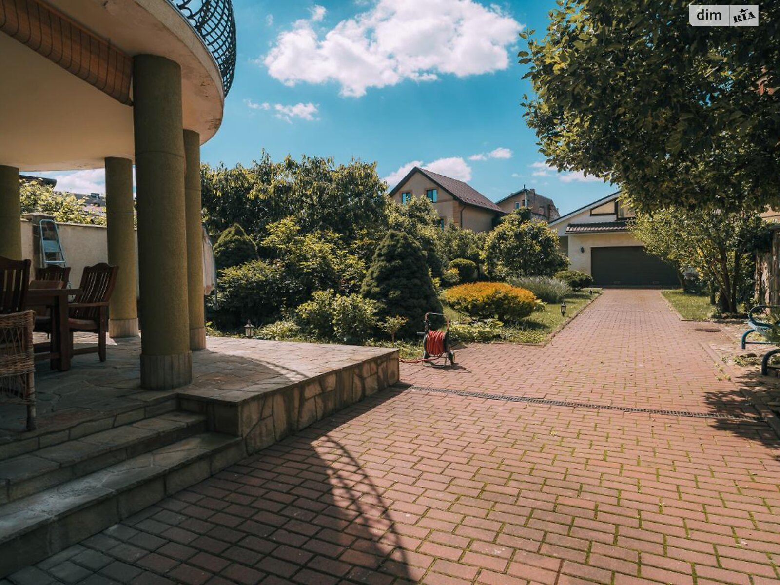 трехэтажный дом с гаражом, 330.9 кв. м, кирпич. Продажа в Ивано-Франковске фото 1 трехэтажный дом с гаражом, 330.9 кв. м, кирпич. Продажа в Ивано-Франковске фото 1