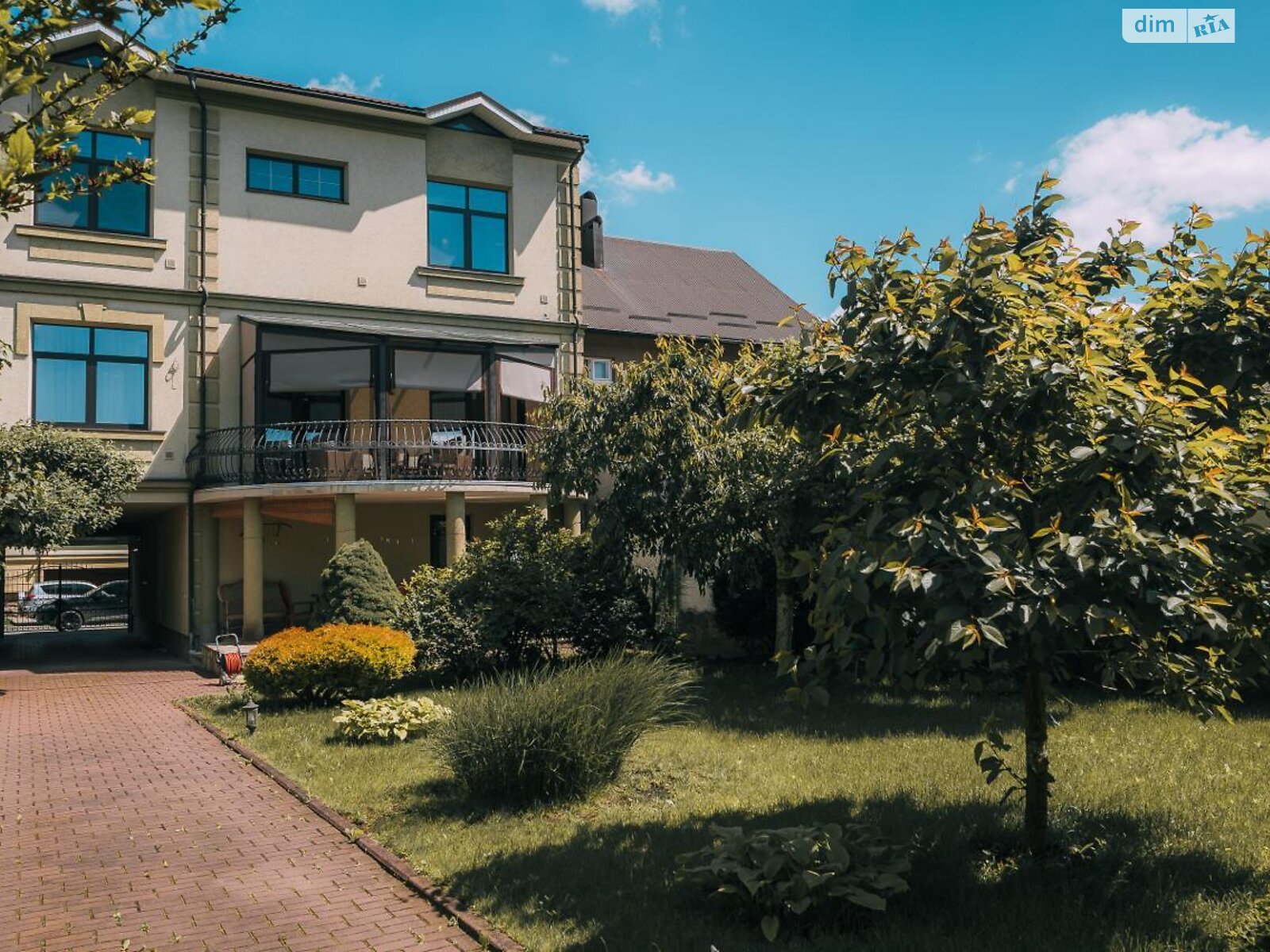 трехэтажный дом с гаражом, 330.9 кв. м, кирпич. Продажа в Ивано-Франковске фото 1 трехэтажный дом с гаражом, 330.9 кв. м, кирпич. Продажа в Ивано-Франковске фото 1