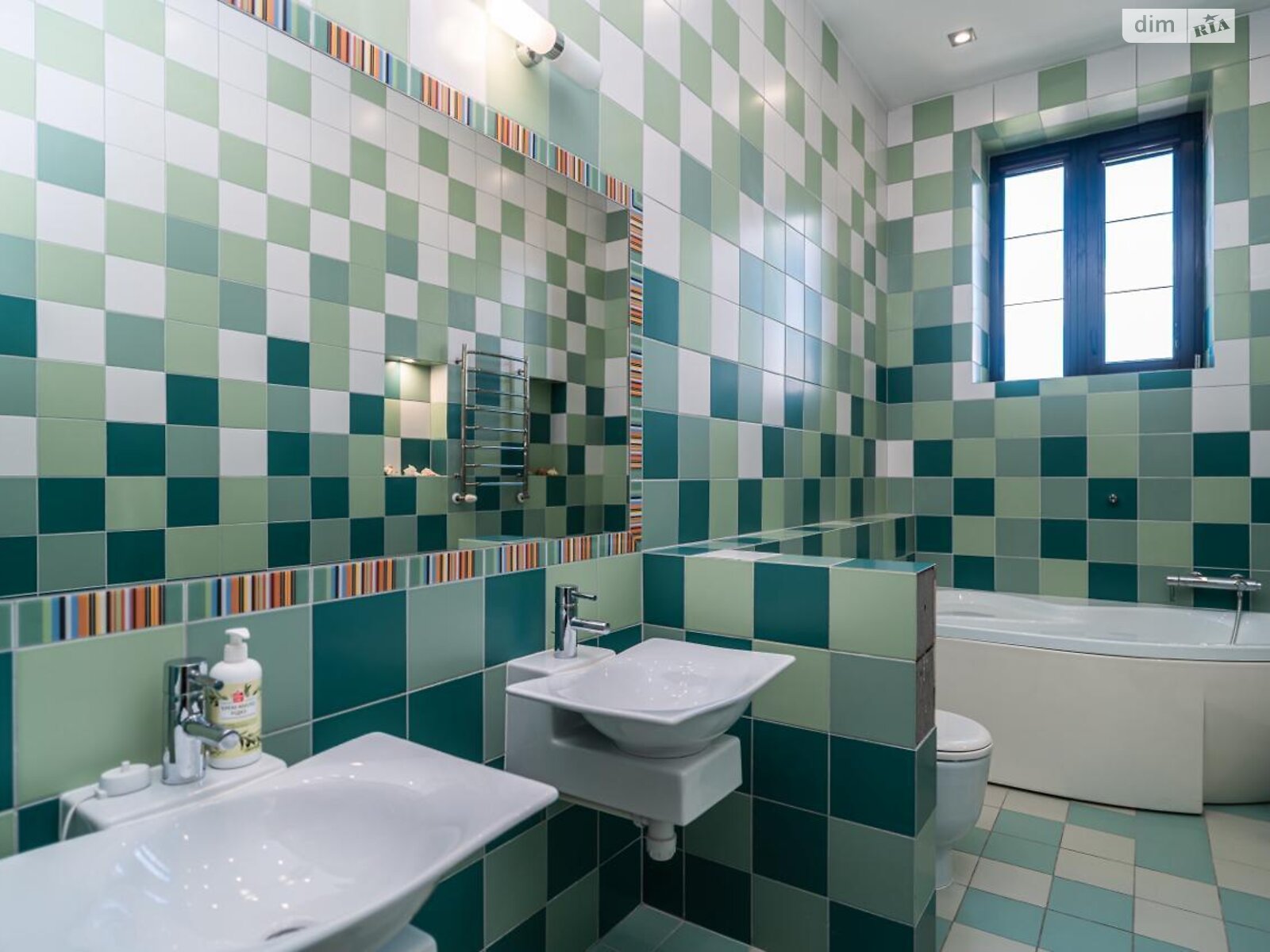 трехэтажный дом с гаражом, 330.9 кв. м, кирпич. Продажа в Ивано-Франковске фото 1 трехэтажный дом с гаражом, 330.9 кв. м, кирпич. Продажа в Ивано-Франковске фото 1