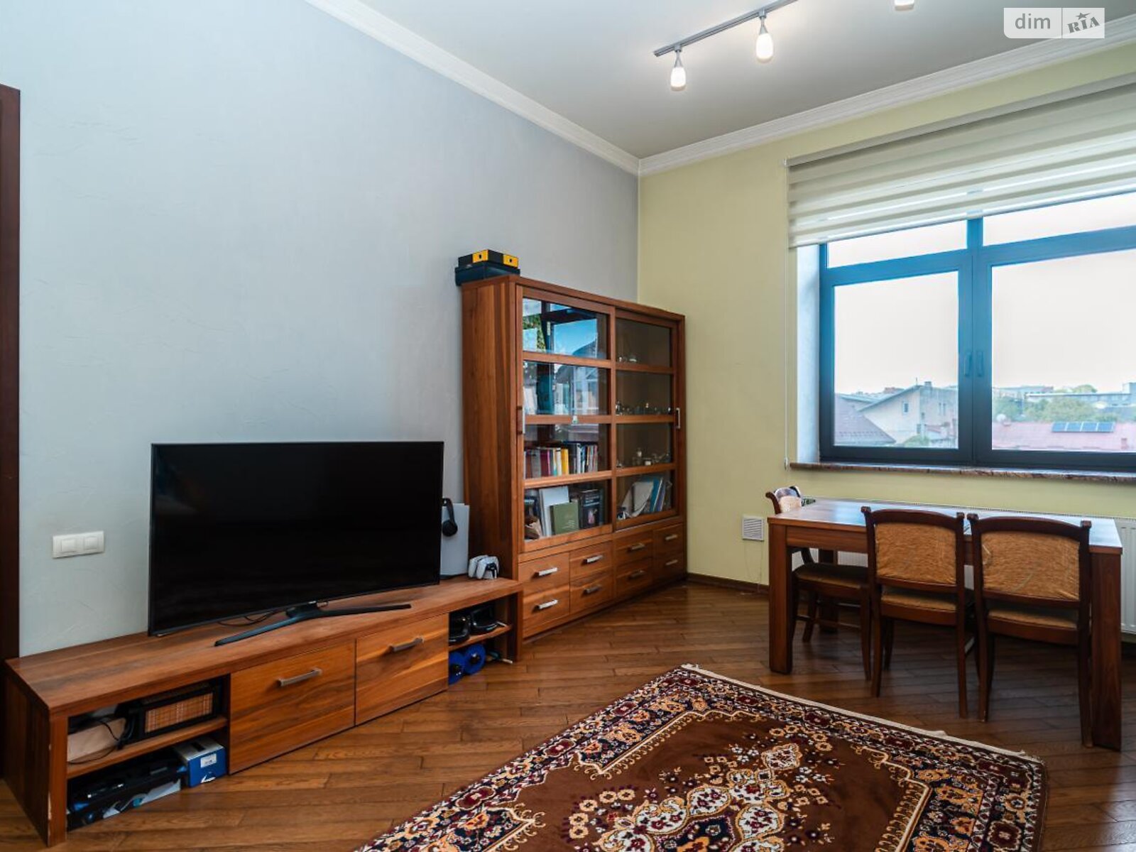 трехэтажный дом с гаражом, 330.9 кв. м, кирпич. Продажа в Ивано-Франковске фото 1 трехэтажный дом с гаражом, 330.9 кв. м, кирпич. Продажа в Ивано-Франковске фото 1