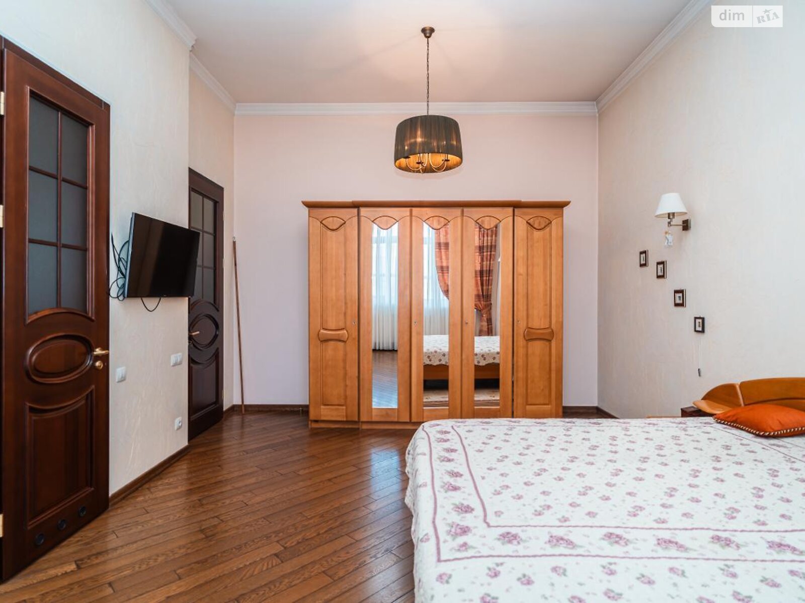 трехэтажный дом с гаражом, 330.9 кв. м, кирпич. Продажа в Ивано-Франковске фото 1 трехэтажный дом с гаражом, 330.9 кв. м, кирпич. Продажа в Ивано-Франковске фото 1