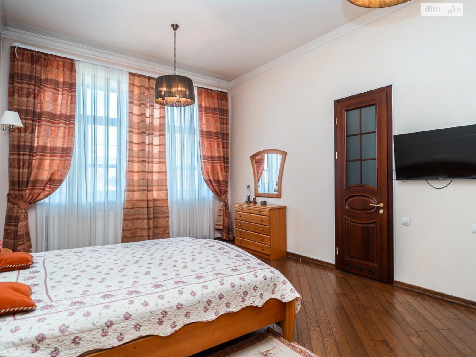 трехэтажный дом с гаражом, 330.9 кв. м, кирпич. Продажа в Ивано-Франковске фото 1 трехэтажный дом с гаражом, 330.9 кв. м, кирпич. Продажа в Ивано-Франковске фото 1