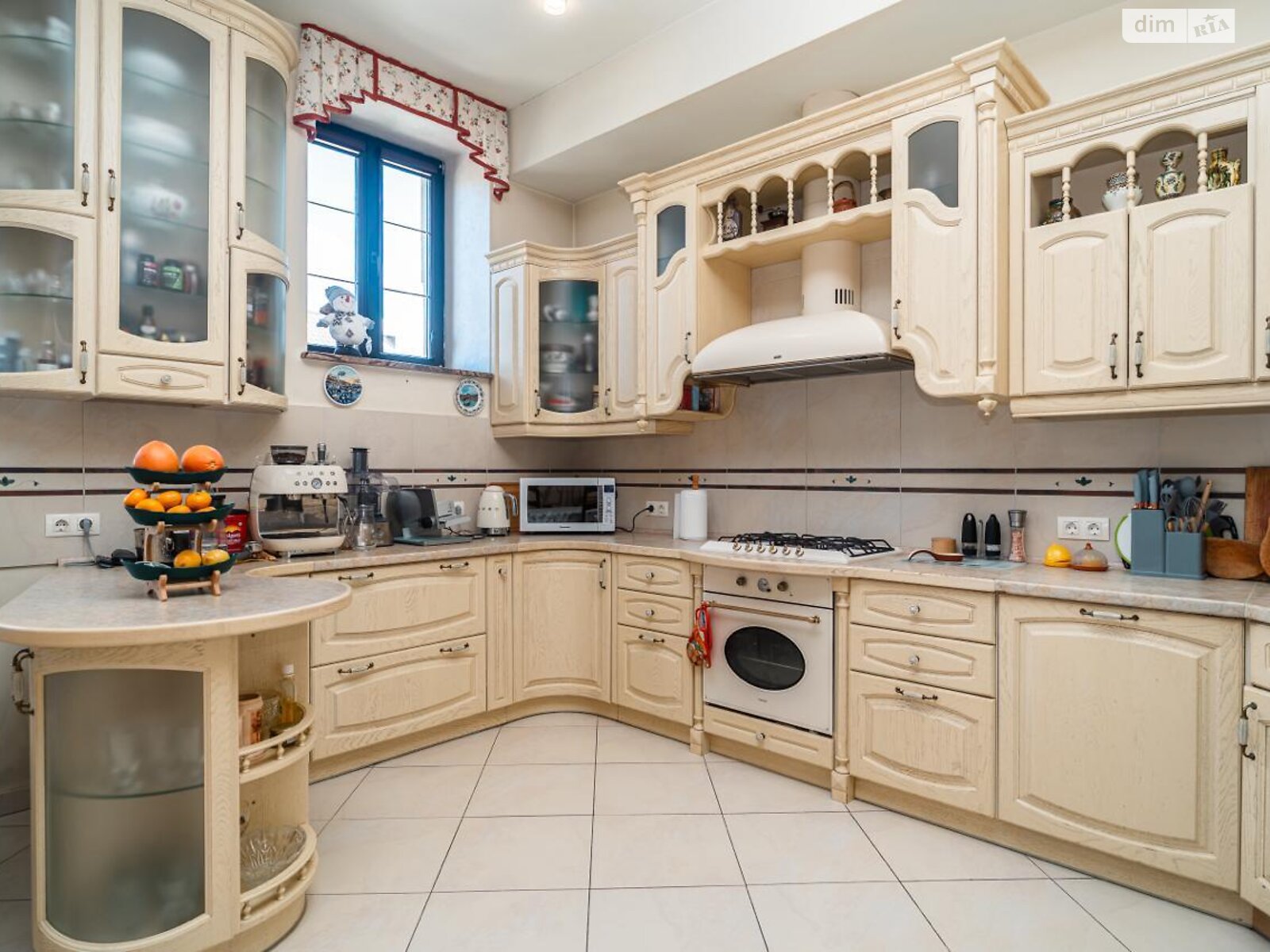 трехэтажный дом с гаражом, 330.9 кв. м, кирпич. Продажа в Ивано-Франковске фото 1 трехэтажный дом с гаражом, 330.9 кв. м, кирпич. Продажа в Ивано-Франковске фото 1
