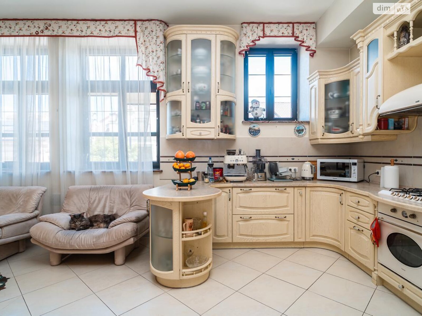 трехэтажный дом с гаражом, 330.9 кв. м, кирпич. Продажа в Ивано-Франковске фото 1 трехэтажный дом с гаражом, 330.9 кв. м, кирпич. Продажа в Ивано-Франковске фото 1