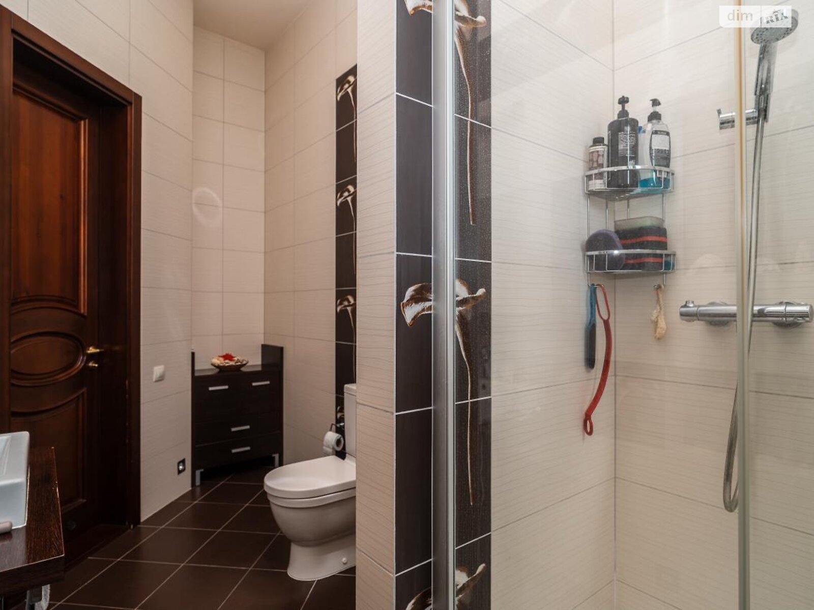 трехэтажный дом с гаражом, 330.9 кв. м, кирпич. Продажа в Ивано-Франковске фото 1 трехэтажный дом с гаражом, 330.9 кв. м, кирпич. Продажа в Ивано-Франковске фото 1