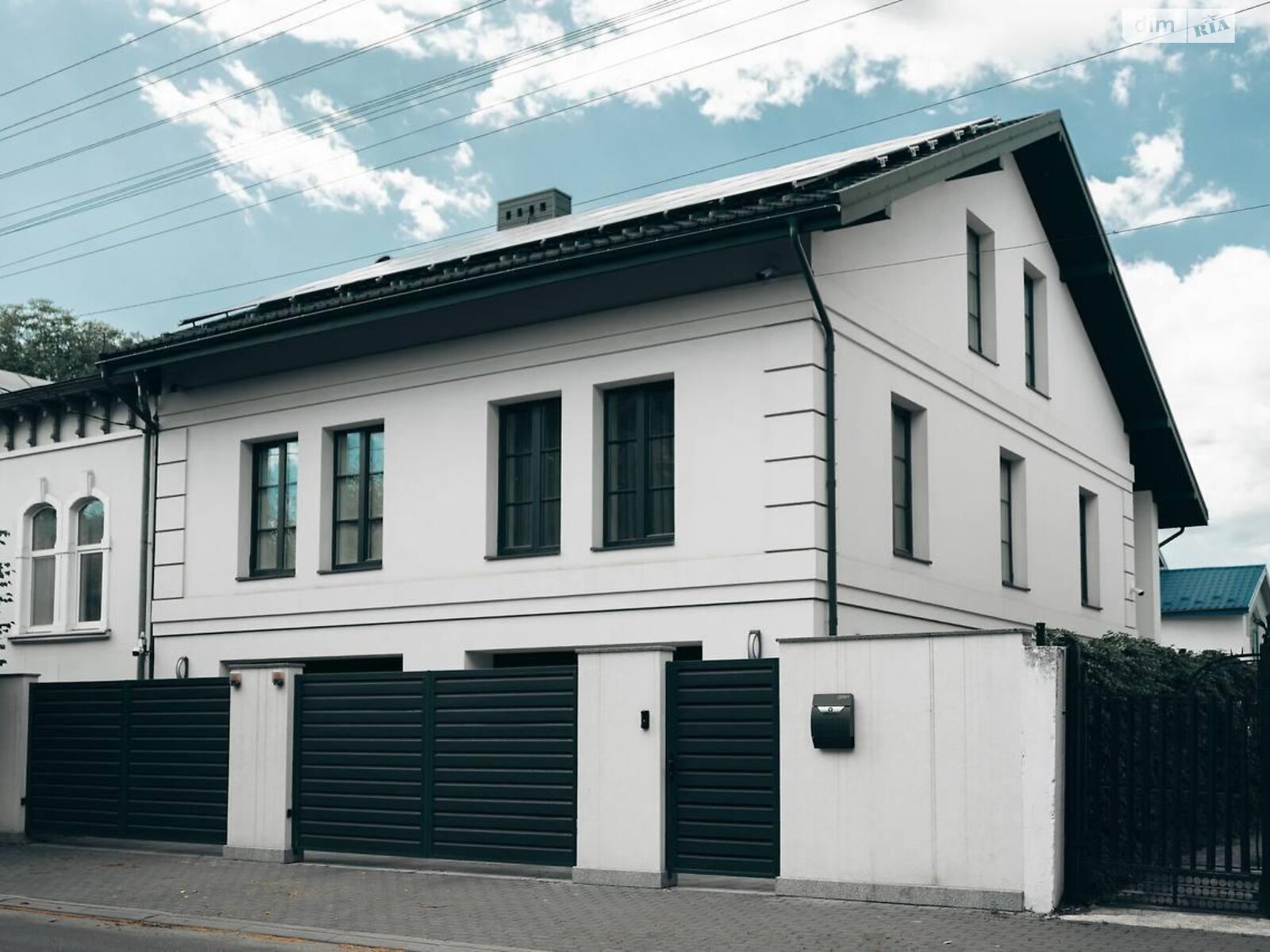 двоповерховий будинок з гаражем, 420 кв. м, цегла. Продаж у Івано-Франківську фото 1 двоповерховий будинок з гаражем, 420 кв. м, цегла. Продаж у Івано-Франківську фото 1