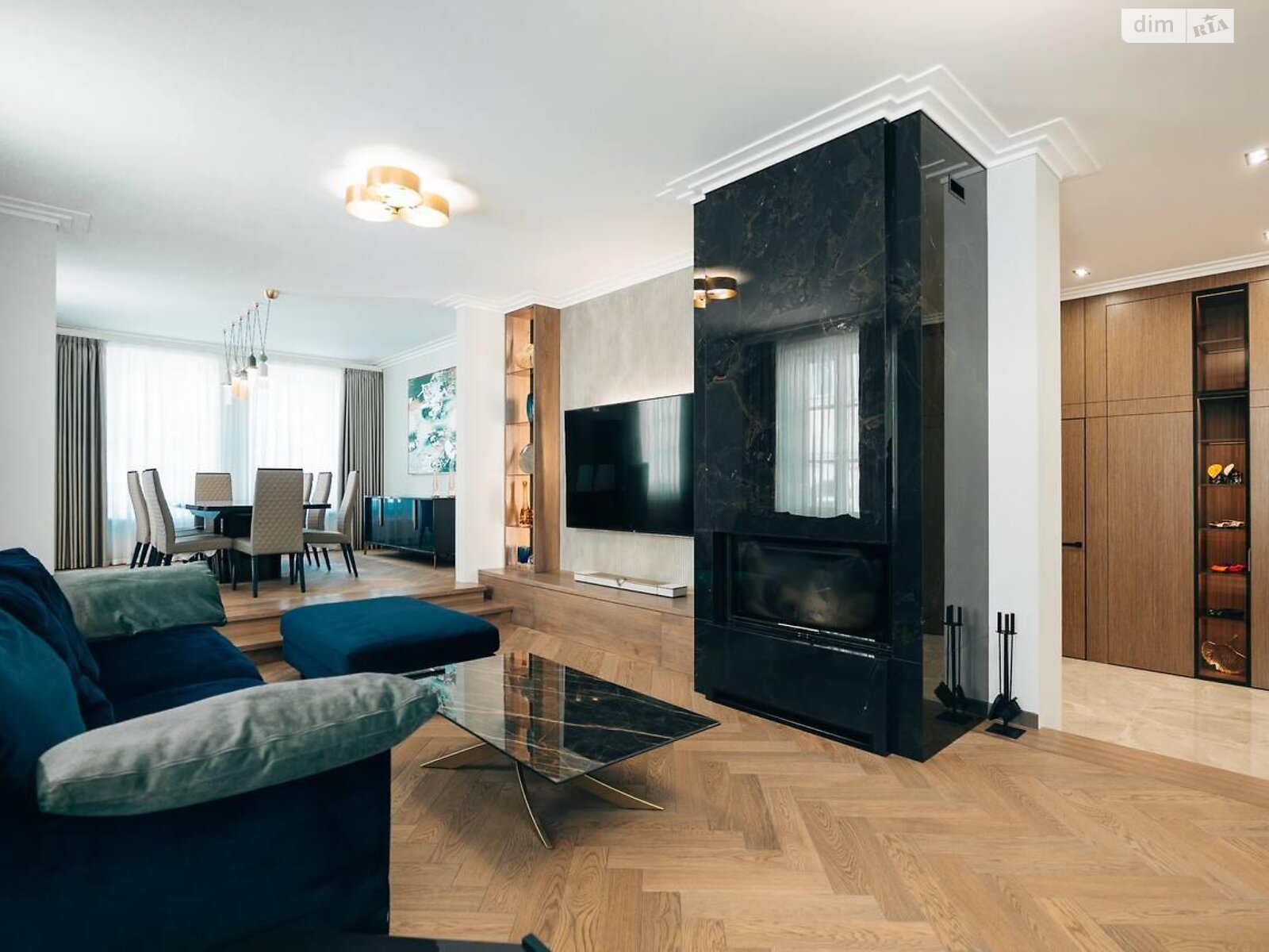 двоповерховий будинок з гаражем, 420 кв. м, цегла. Продаж у Івано-Франківську фото 1 двоповерховий будинок з гаражем, 420 кв. м, цегла. Продаж у Івано-Франківську фото 1