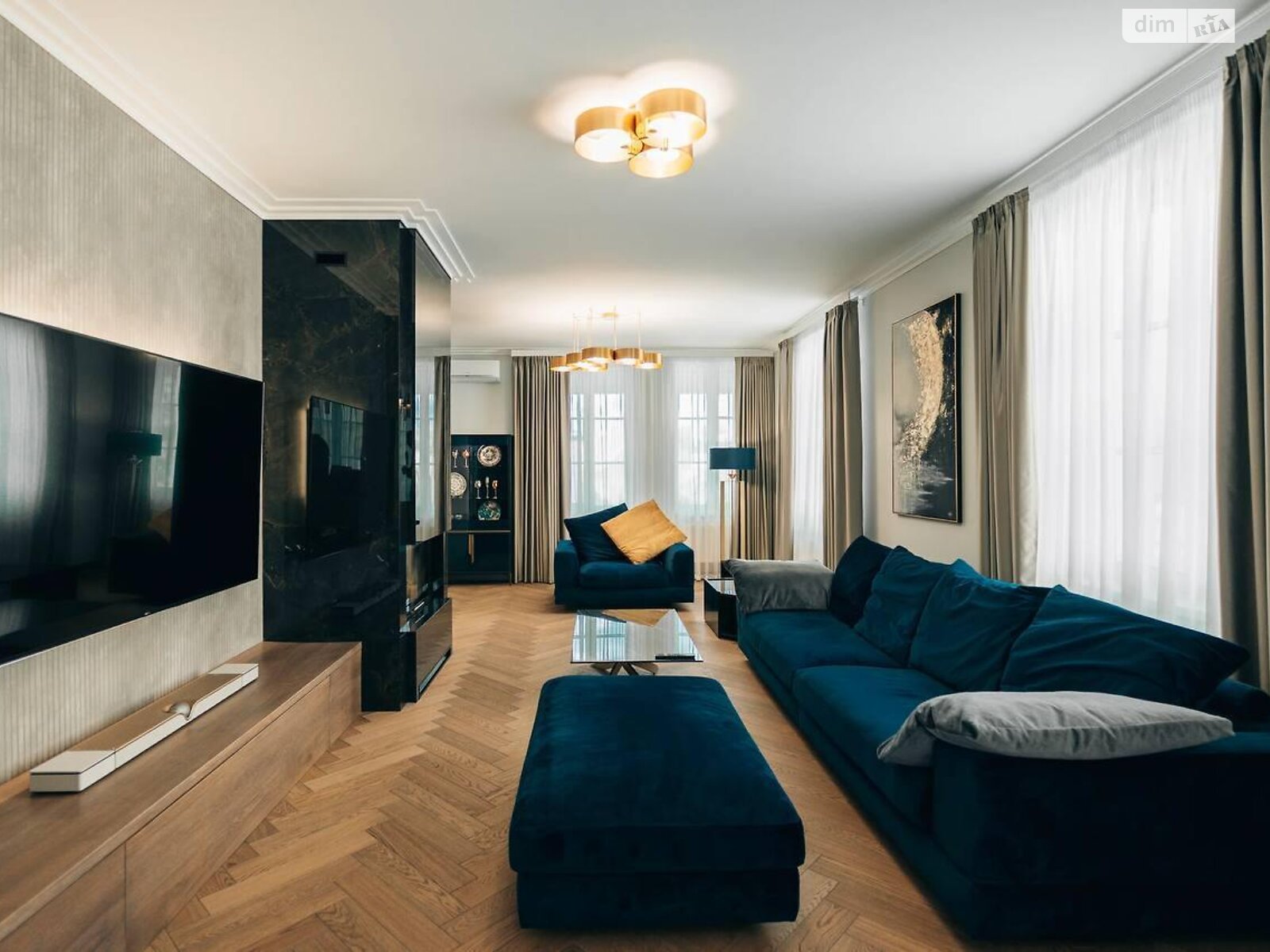 двоповерховий будинок з гаражем, 420 кв. м, цегла. Продаж у Івано-Франківську фото 1 двоповерховий будинок з гаражем, 420 кв. м, цегла. Продаж у Івано-Франківську фото 1