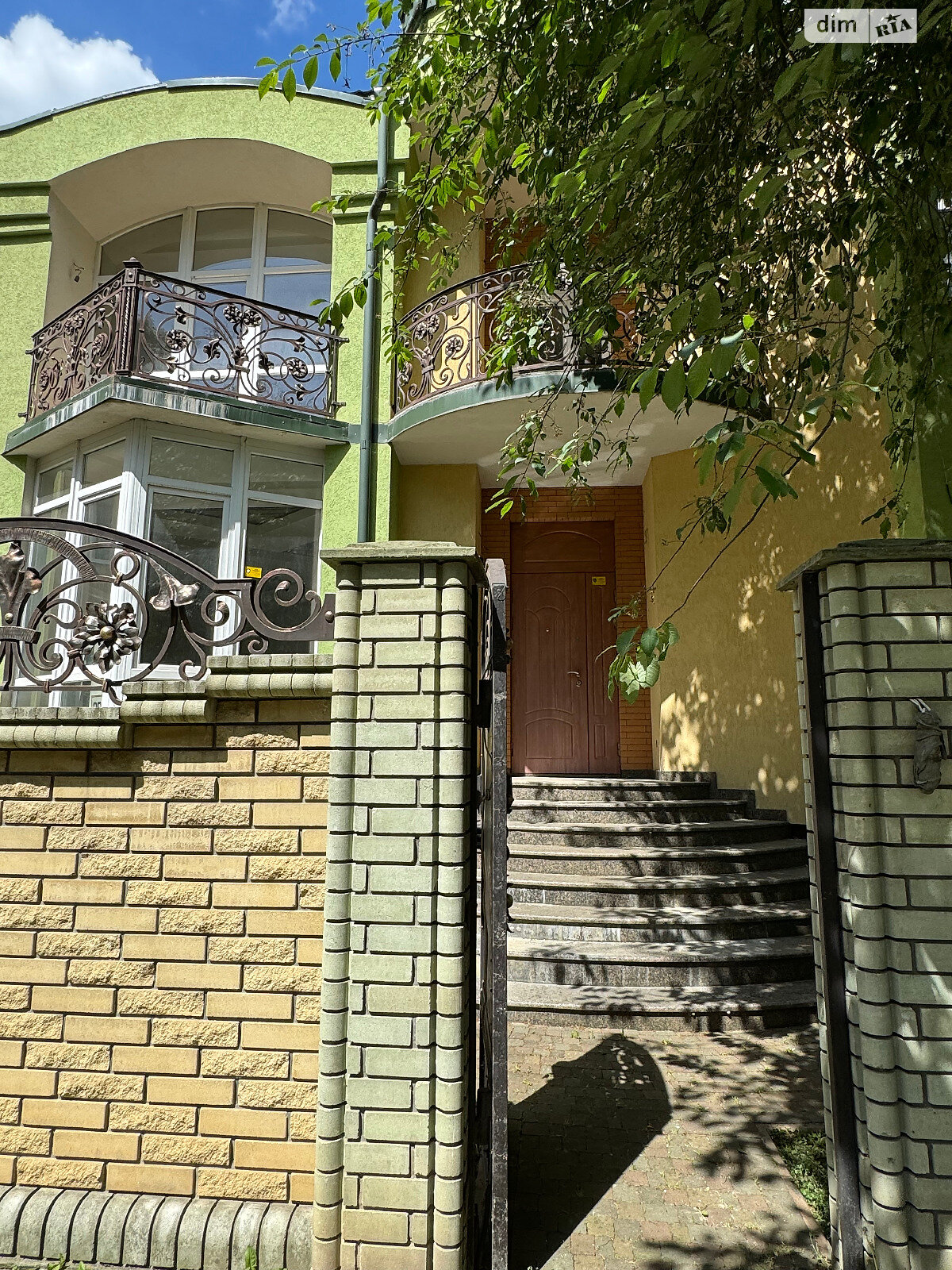 двухэтажный дом с мансардой, 373 кв. м, кирпич. Продажа в Ивано-Франковске фото 1
