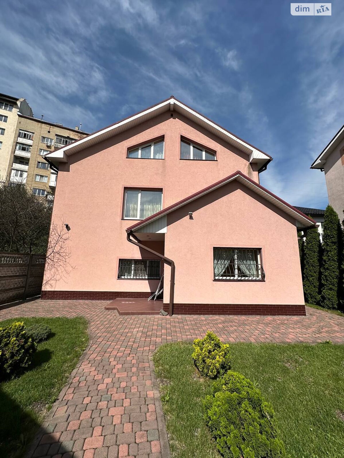 триповерховий будинок з гаражем, 260 кв. м, цегла. Продаж в Івано-Франківську, район Майзлі фото 1 триповерховий будинок з гаражем, 260 кв. м, цегла. Продаж в Івано-Франківську, район Майзлі фото 1