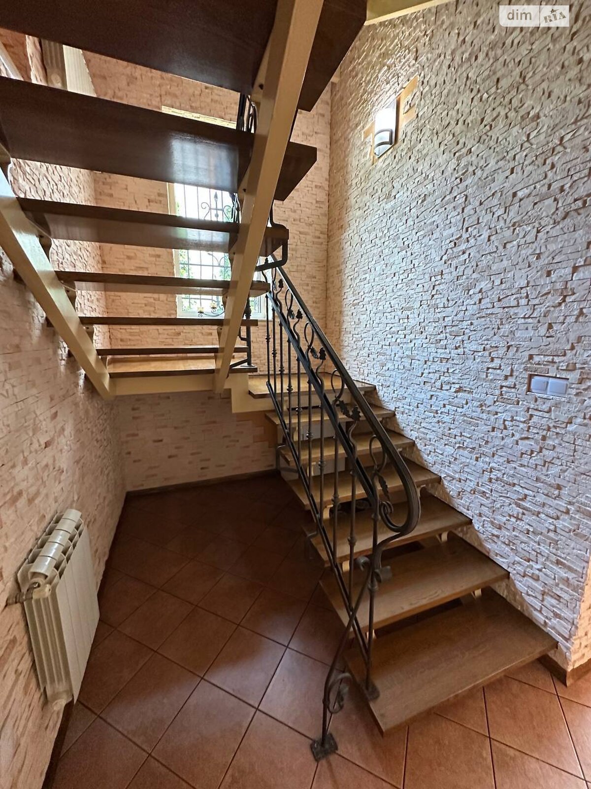 триповерховий будинок з гаражем, 260 кв. м, цегла. Продаж в Івано-Франківську, район Майзлі фото 1 триповерховий будинок з гаражем, 260 кв. м, цегла. Продаж в Івано-Франківську, район Майзлі фото 1