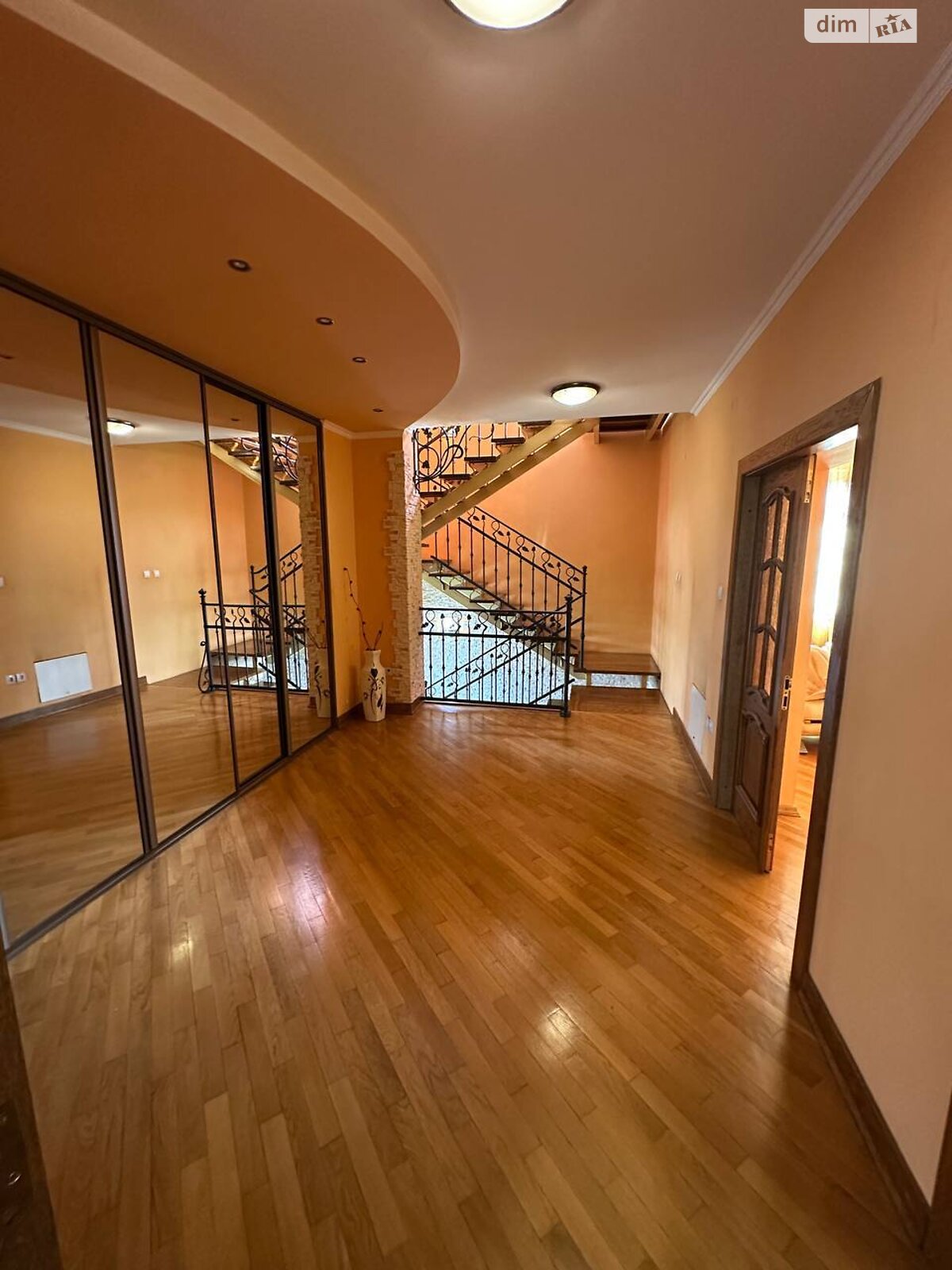 триповерховий будинок з гаражем, 260 кв. м, цегла. Продаж в Івано-Франківську, район Майзлі фото 1 триповерховий будинок з гаражем, 260 кв. м, цегла. Продаж в Івано-Франківську, район Майзлі фото 1