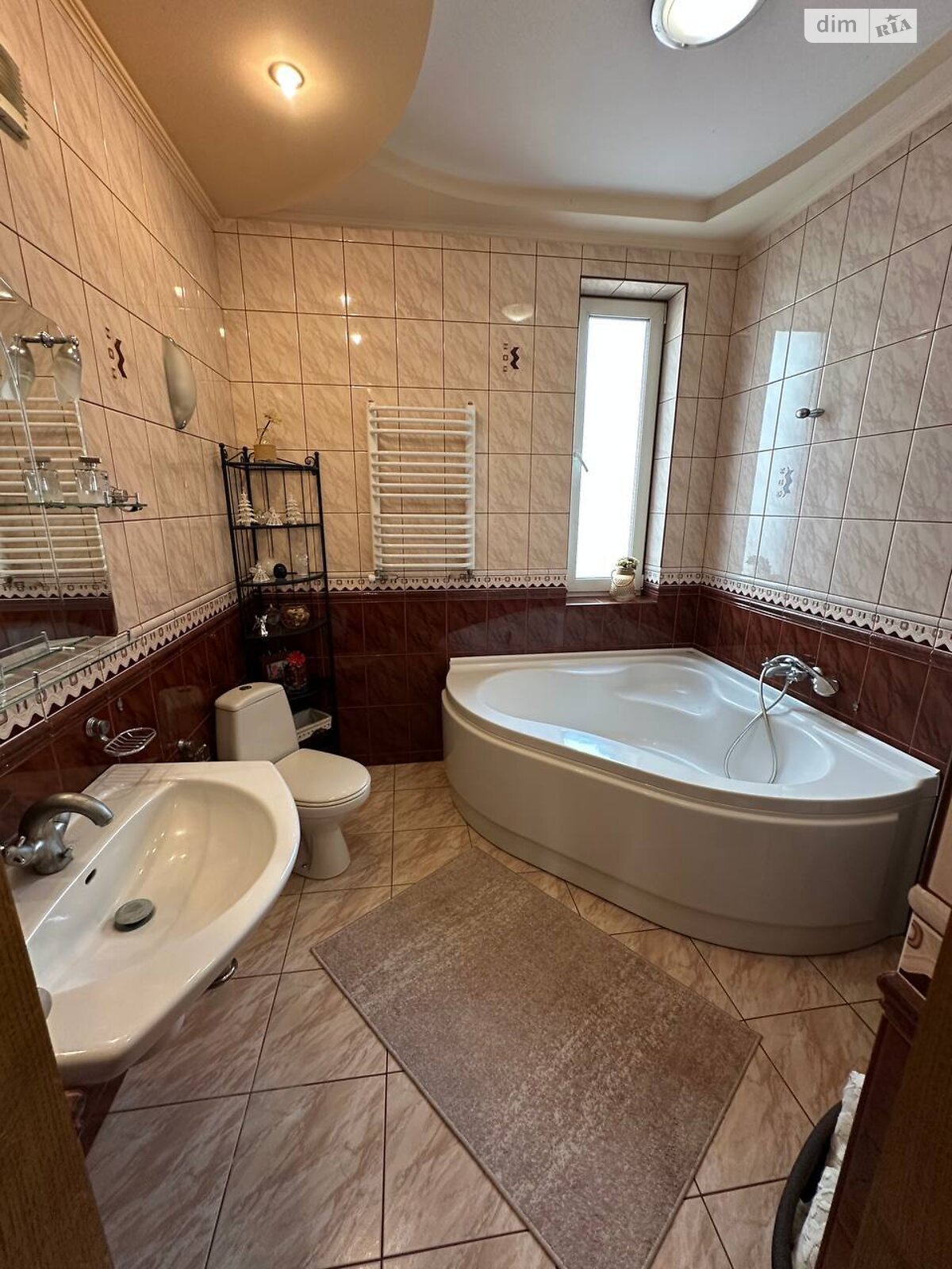 триповерховий будинок з гаражем, 260 кв. м, цегла. Продаж в Івано-Франківську, район Майзлі фото 1 триповерховий будинок з гаражем, 260 кв. м, цегла. Продаж в Івано-Франківську, район Майзлі фото 1