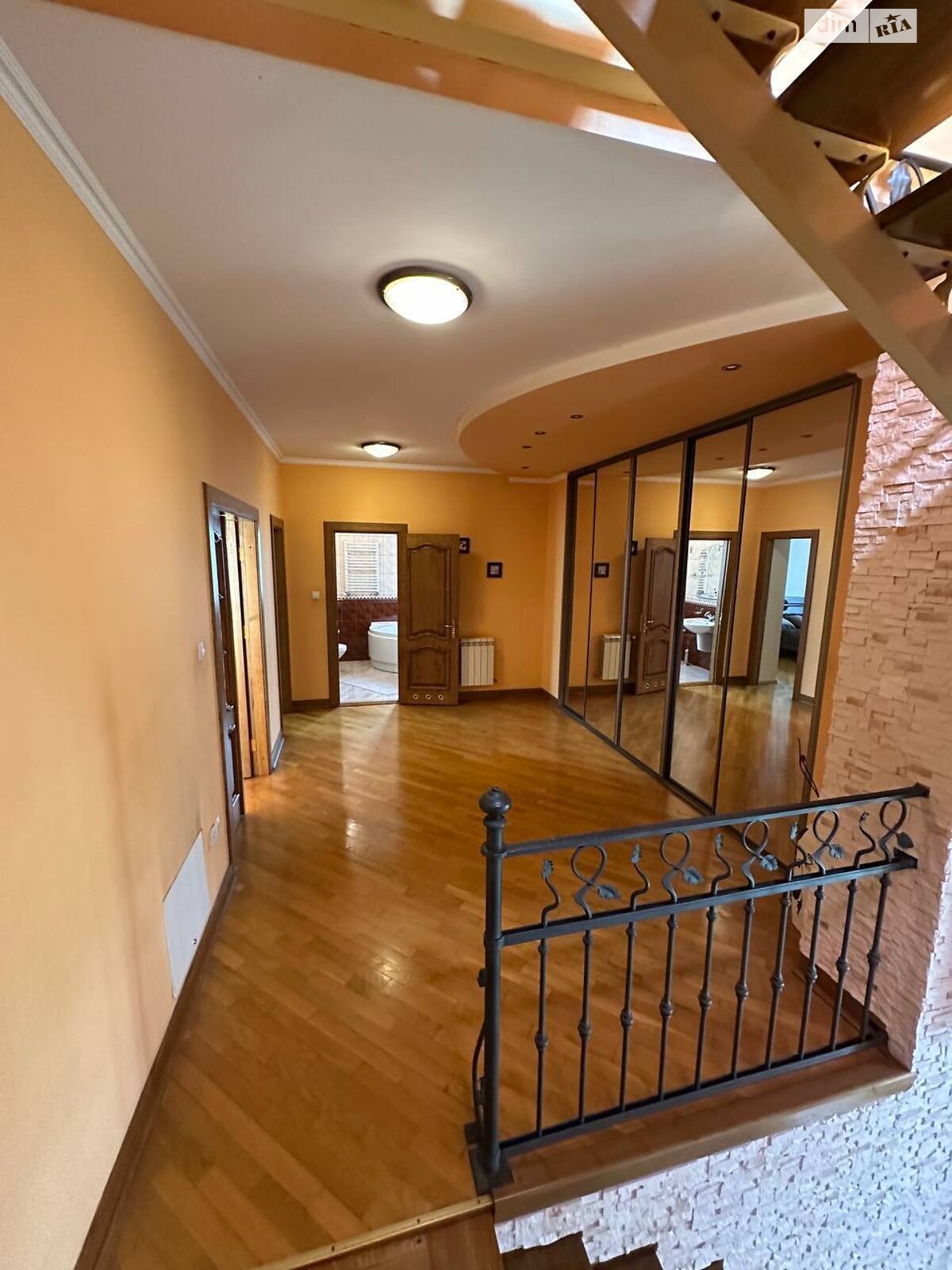 триповерховий будинок з гаражем, 260 кв. м, цегла. Продаж в Івано-Франківську, район Майзлі фото 1 триповерховий будинок з гаражем, 260 кв. м, цегла. Продаж в Івано-Франківську, район Майзлі фото 1