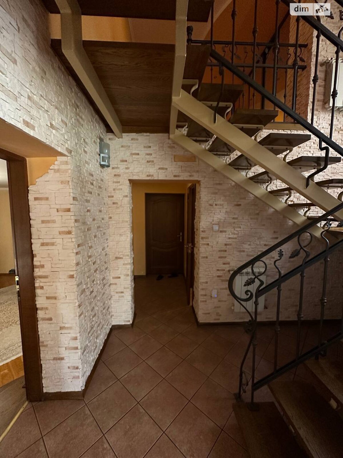 триповерховий будинок з гаражем, 260 кв. м, цегла. Продаж в Івано-Франківську, район Майзлі фото 1 триповерховий будинок з гаражем, 260 кв. м, цегла. Продаж в Івано-Франківську, район Майзлі фото 1