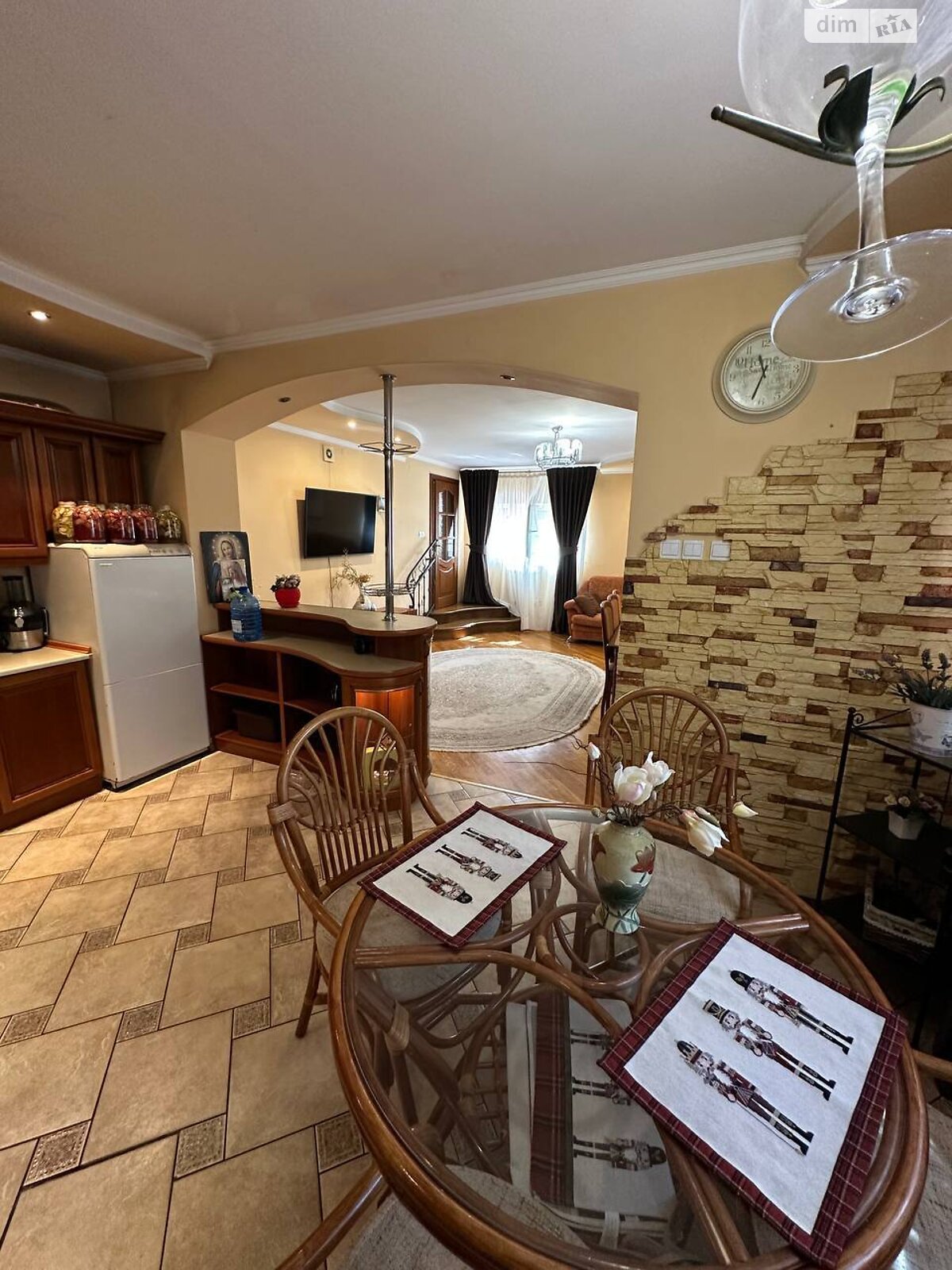 триповерховий будинок з гаражем, 260 кв. м, цегла. Продаж в Івано-Франківську, район Майзлі фото 1 триповерховий будинок з гаражем, 260 кв. м, цегла. Продаж в Івано-Франківську, район Майзлі фото 1