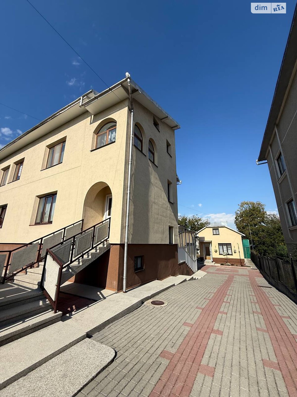 триповерховий будинок з верандою, 343.8 кв. м, цегла. Продаж в Івано-Франківську, район Опришівці фото 1