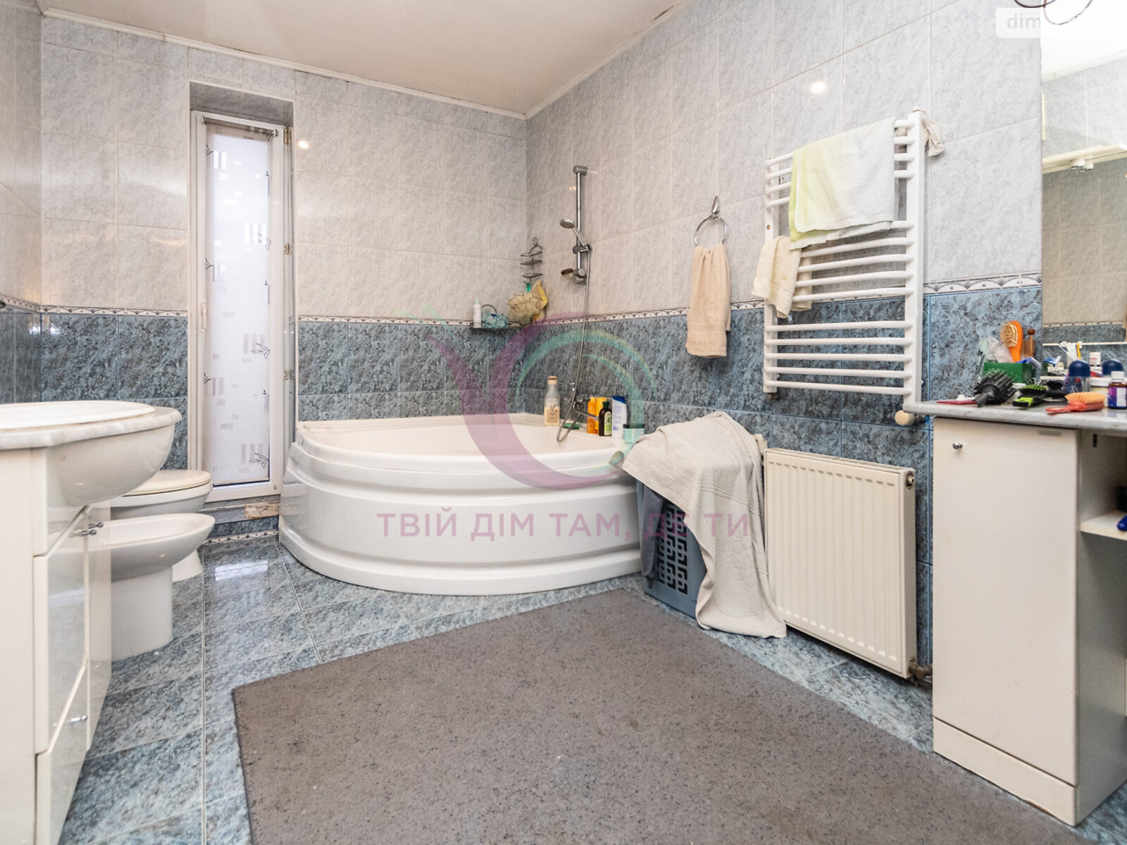 трехэтажный дом с гаражом, 404 кв. м, кирпич. Продажа в Ивано-Франковске район Позитрон фото 1 трехэтажный дом с гаражом, 404 кв. м, кирпич. Продажа в Ивано-Франковске район Позитрон фото 1