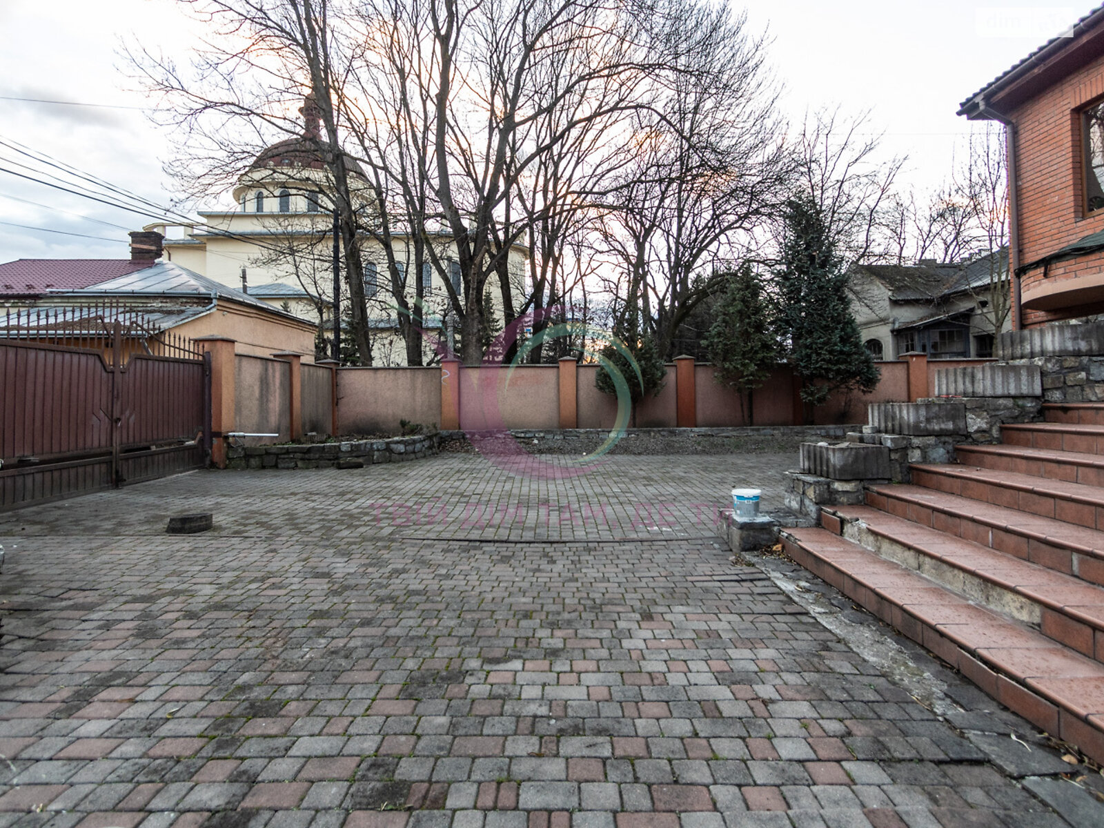 трехэтажный дом с гаражом, 404 кв. м, кирпич. Продажа в Ивано-Франковске район Позитрон фото 1 трехэтажный дом с гаражом, 404 кв. м, кирпич. Продажа в Ивано-Франковске район Позитрон фото 1