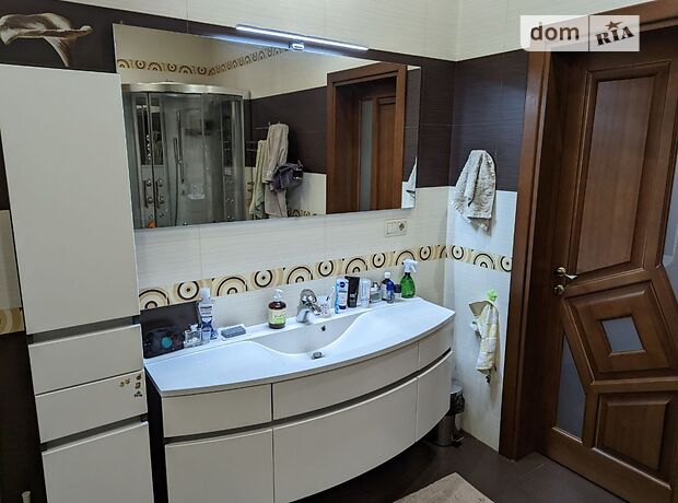 двухэтажный дом с балконом, 400 кв. м, кирпич. Продажа в Ивано-Франковске район Центр фото 1 двухэтажный дом с балконом, 400 кв. м, кирпич. Продажа в Ивано-Франковске район Центр фото 1