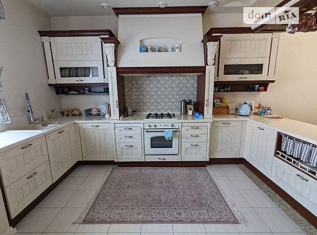двухэтажный дом с балконом, 400 кв. м, кирпич. Продажа в Ивано-Франковске район Центр фото 1 двухэтажный дом с балконом, 400 кв. м, кирпич. Продажа в Ивано-Франковске район Центр фото 1
