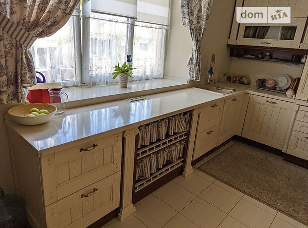 двухэтажный дом с балконом, 400 кв. м, кирпич. Продажа в Ивано-Франковске район Центр фото 1 двухэтажный дом с балконом, 400 кв. м, кирпич. Продажа в Ивано-Франковске район Центр фото 1