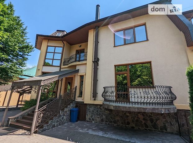 двухэтажный дом с балконом, 400 кв. м, кирпич. Продажа в Ивано-Франковске район Центр фото 1 двухэтажный дом с балконом, 400 кв. м, кирпич. Продажа в Ивано-Франковске район Центр фото 1