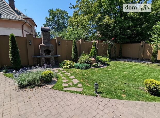 двухэтажный дом с балконом, 400 кв. м, кирпич. Продажа в Ивано-Франковске район Центр фото 1 двухэтажный дом с балконом, 400 кв. м, кирпич. Продажа в Ивано-Франковске район Центр фото 1