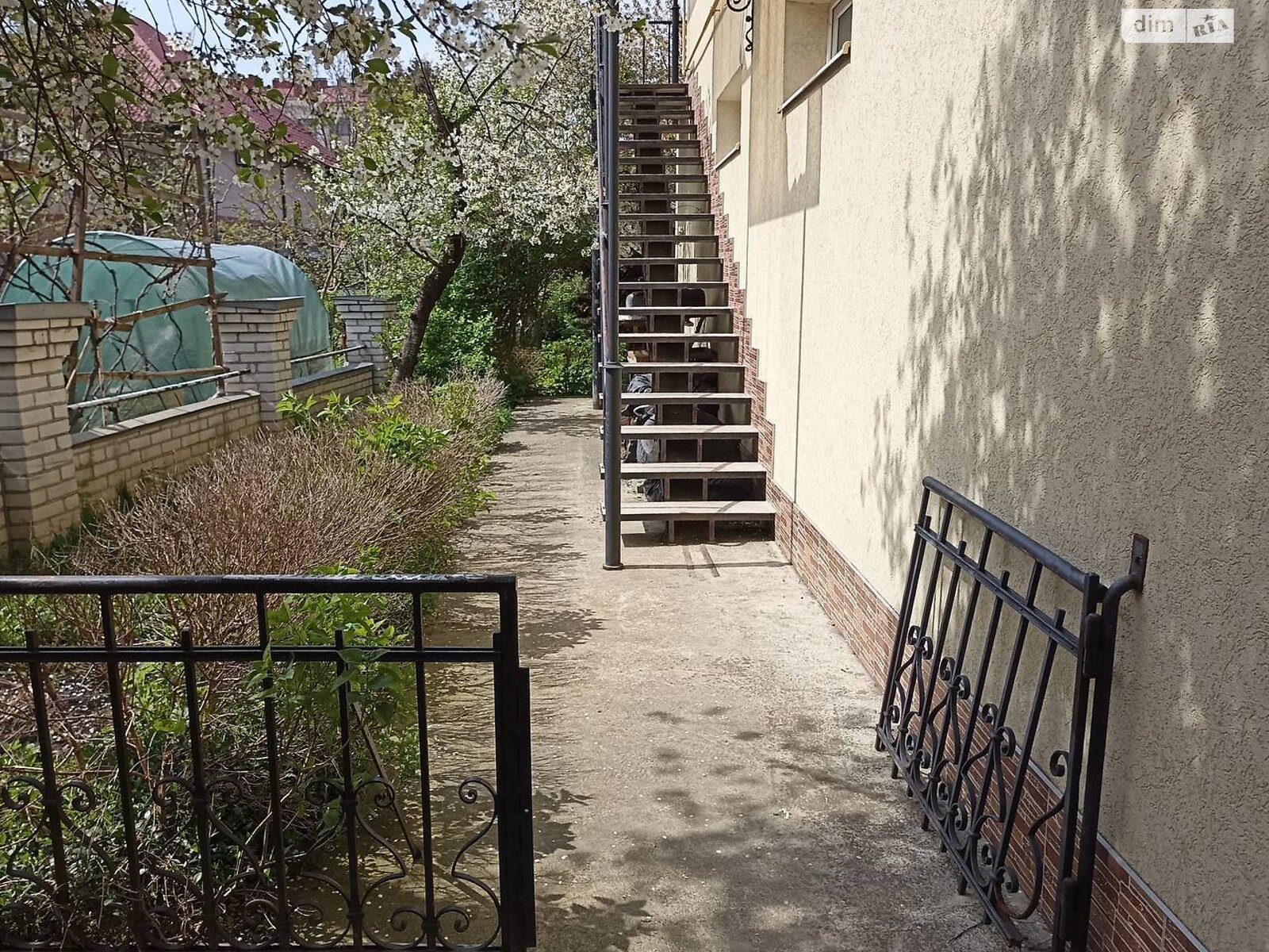 триповерховий будинок з гаражем, 800 кв. м, цегла. Продаж в Івано-Франківську, район Центр фото 1