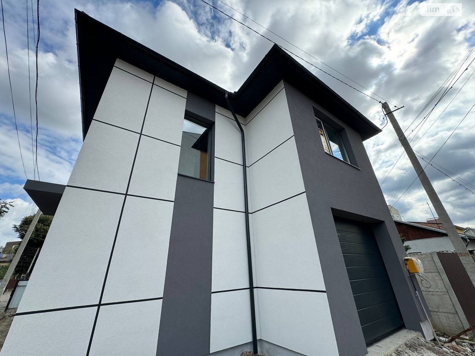 двухэтажный дом с гаражом, 120 кв. м, кирпич. Продажа в Ивано-Франковске район Центр фото 1 двухэтажный дом с гаражом, 120 кв. м, кирпич. Продажа в Ивано-Франковске район Центр фото 1