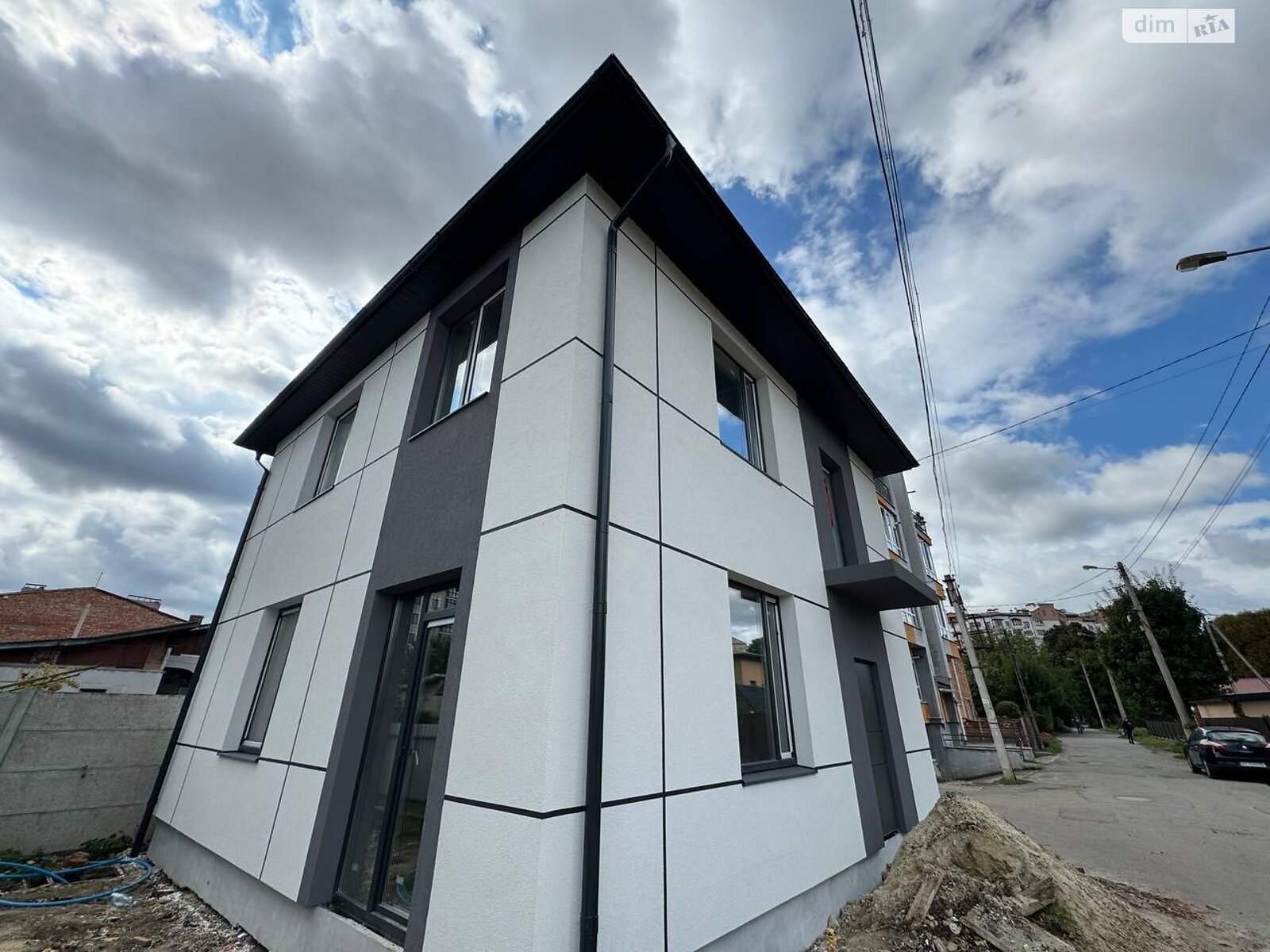 двухэтажный дом с гаражом, 120 кв. м, кирпич. Продажа в Ивано-Франковске район Центр фото 1 двухэтажный дом с гаражом, 120 кв. м, кирпич. Продажа в Ивано-Франковске район Центр фото 1