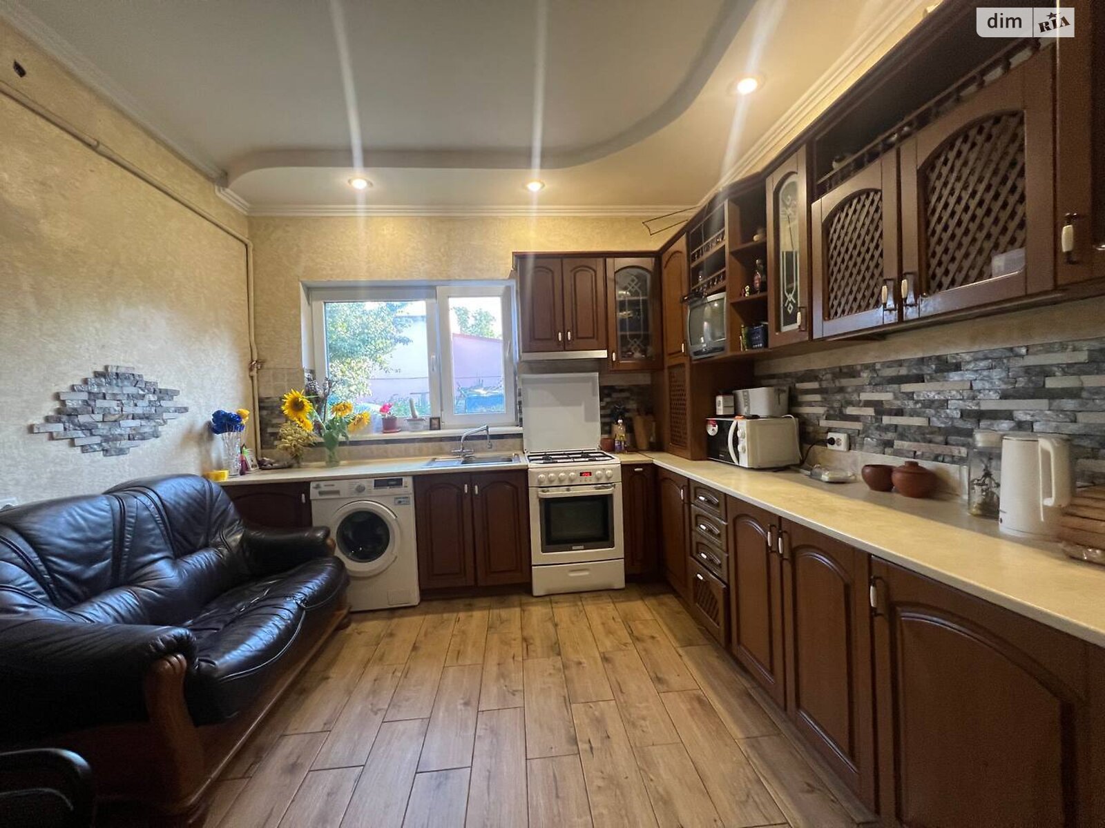 одноэтажный дом с гаражом, 134.2 кв. м, кирпич. Продажа в Ивано-Франковске район Центр фото 1 одноэтажный дом с гаражом, 134.2 кв. м, кирпич. Продажа в Ивано-Франковске район Центр фото 1