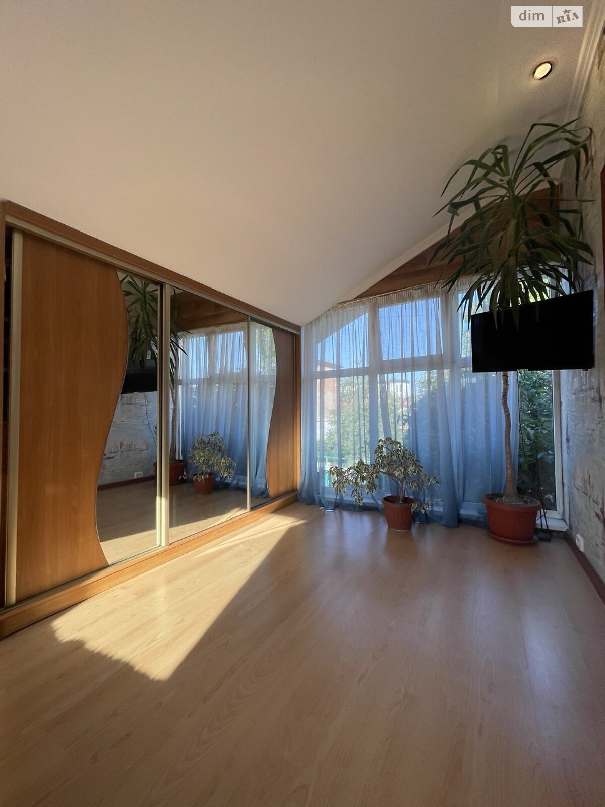 одноэтажный дом с гаражом, 134.2 кв. м, кирпич. Продажа в Ивано-Франковске район Центр фото 1 одноэтажный дом с гаражом, 134.2 кв. м, кирпич. Продажа в Ивано-Франковске район Центр фото 1
