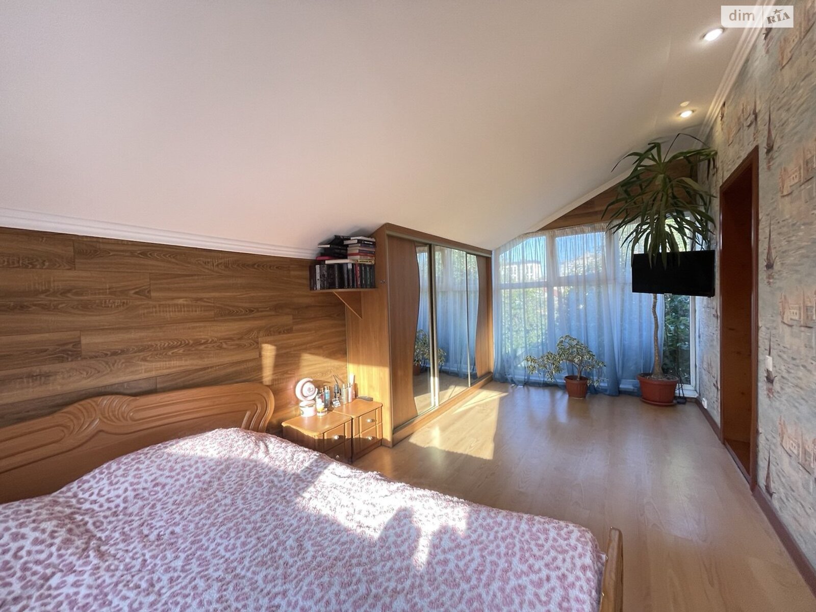 одноэтажный дом с гаражом, 134.2 кв. м, кирпич. Продажа в Ивано-Франковске район Центр фото 1 одноэтажный дом с гаражом, 134.2 кв. м, кирпич. Продажа в Ивано-Франковске район Центр фото 1