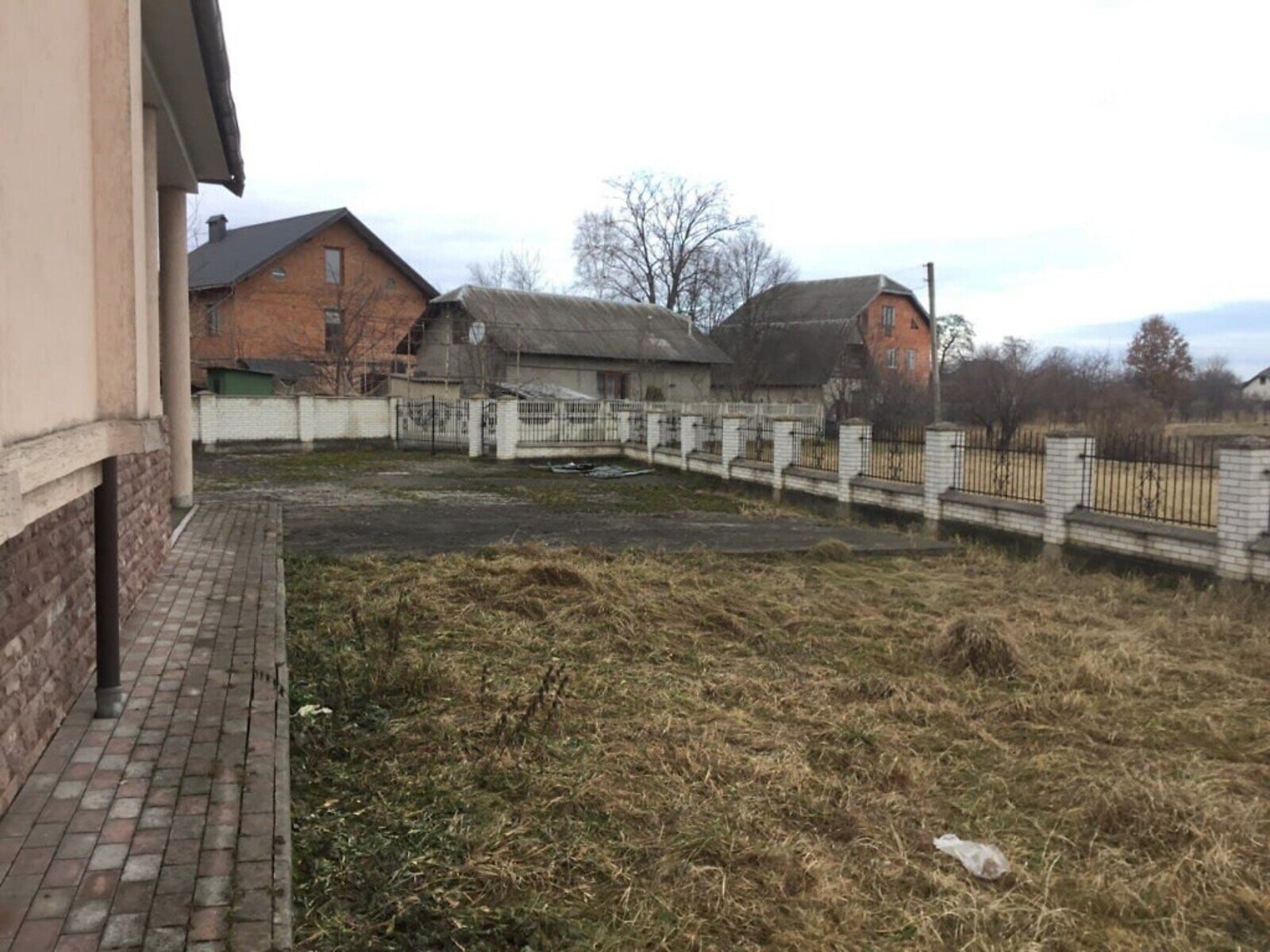 трехэтажный дом веранда, 359.3 кв. м, кирпич. Продажа в Угорниках фото 1