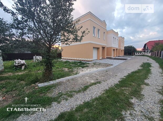 двухэтажный таунхаус, 136 кв. м, кирпич. Продажа в Угорниках фото 1 двухэтажный таунхаус, 136 кв. м, кирпич. Продажа в Угорниках фото 1