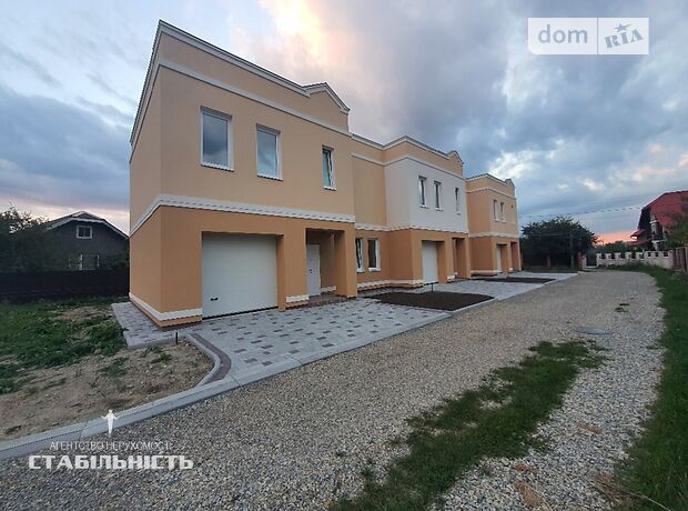 двухэтажный таунхаус, 136 кв. м, кирпич. Продажа в Угорниках фото 1 двухэтажный таунхаус, 136 кв. м, кирпич. Продажа в Угорниках фото 1