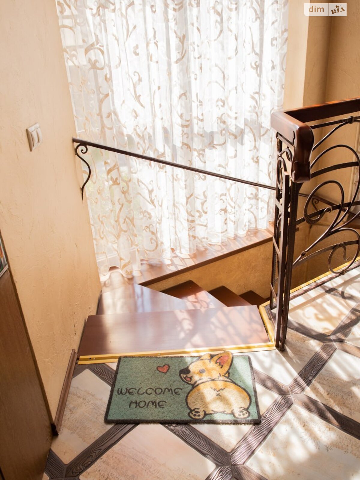 трехэтажный дом с гаражом, 396 кв. м, кирпич. Продажа в Ивано-Франковске фото 1 трехэтажный дом с гаражом, 396 кв. м, кирпич. Продажа в Ивано-Франковске фото 1