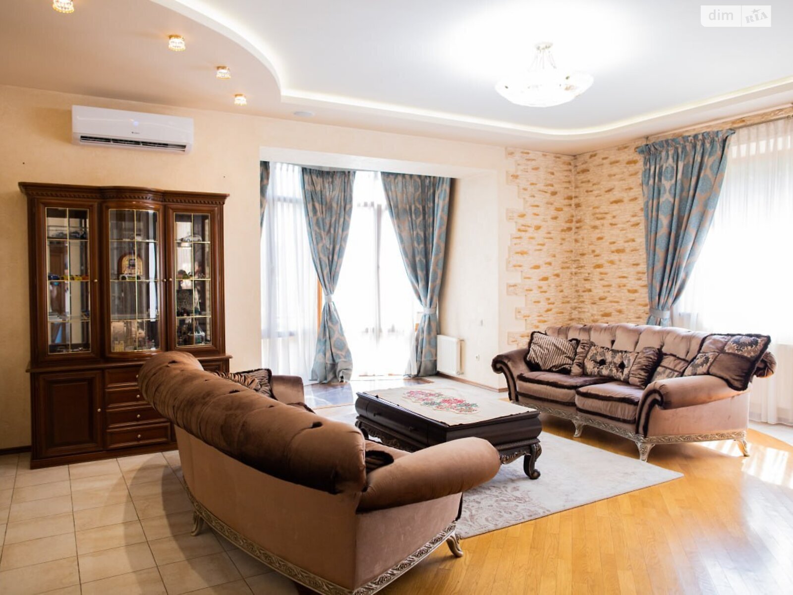 трехэтажный дом с гаражом, 396 кв. м, кирпич. Продажа в Ивано-Франковске фото 1 трехэтажный дом с гаражом, 396 кв. м, кирпич. Продажа в Ивано-Франковске фото 1