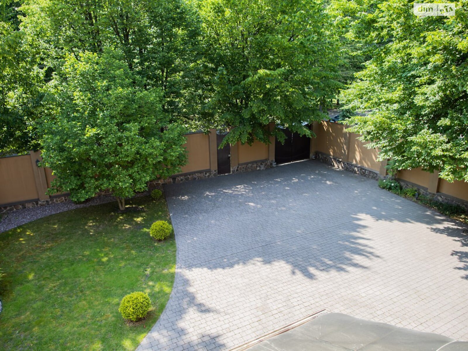 трехэтажный дом с гаражом, 396 кв. м, кирпич. Продажа в Ивано-Франковске фото 1 трехэтажный дом с гаражом, 396 кв. м, кирпич. Продажа в Ивано-Франковске фото 1