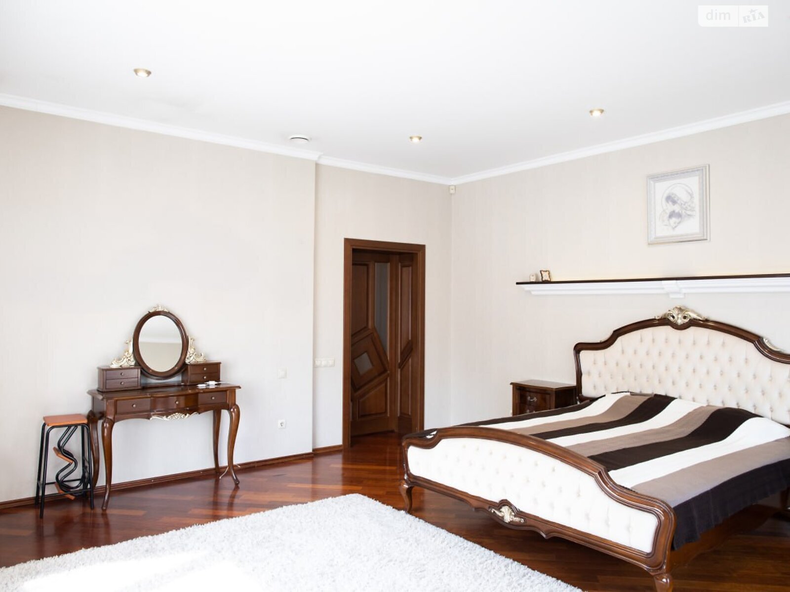 трехэтажный дом с гаражом, 395 кв. м, кирпич. Продажа в Ивано-Франковске фото 1 трехэтажный дом с гаражом, 395 кв. м, кирпич. Продажа в Ивано-Франковске фото 1