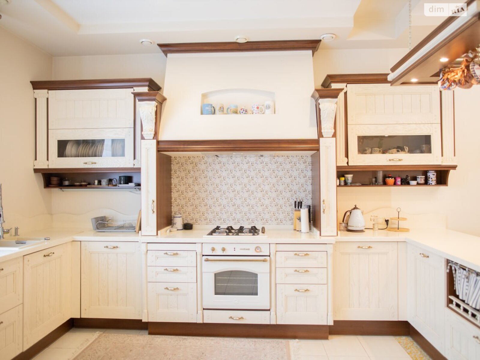 трехэтажный дом с гаражом, 395 кв. м, кирпич. Продажа в Ивано-Франковске фото 1 трехэтажный дом с гаражом, 395 кв. м, кирпич. Продажа в Ивано-Франковске фото 1