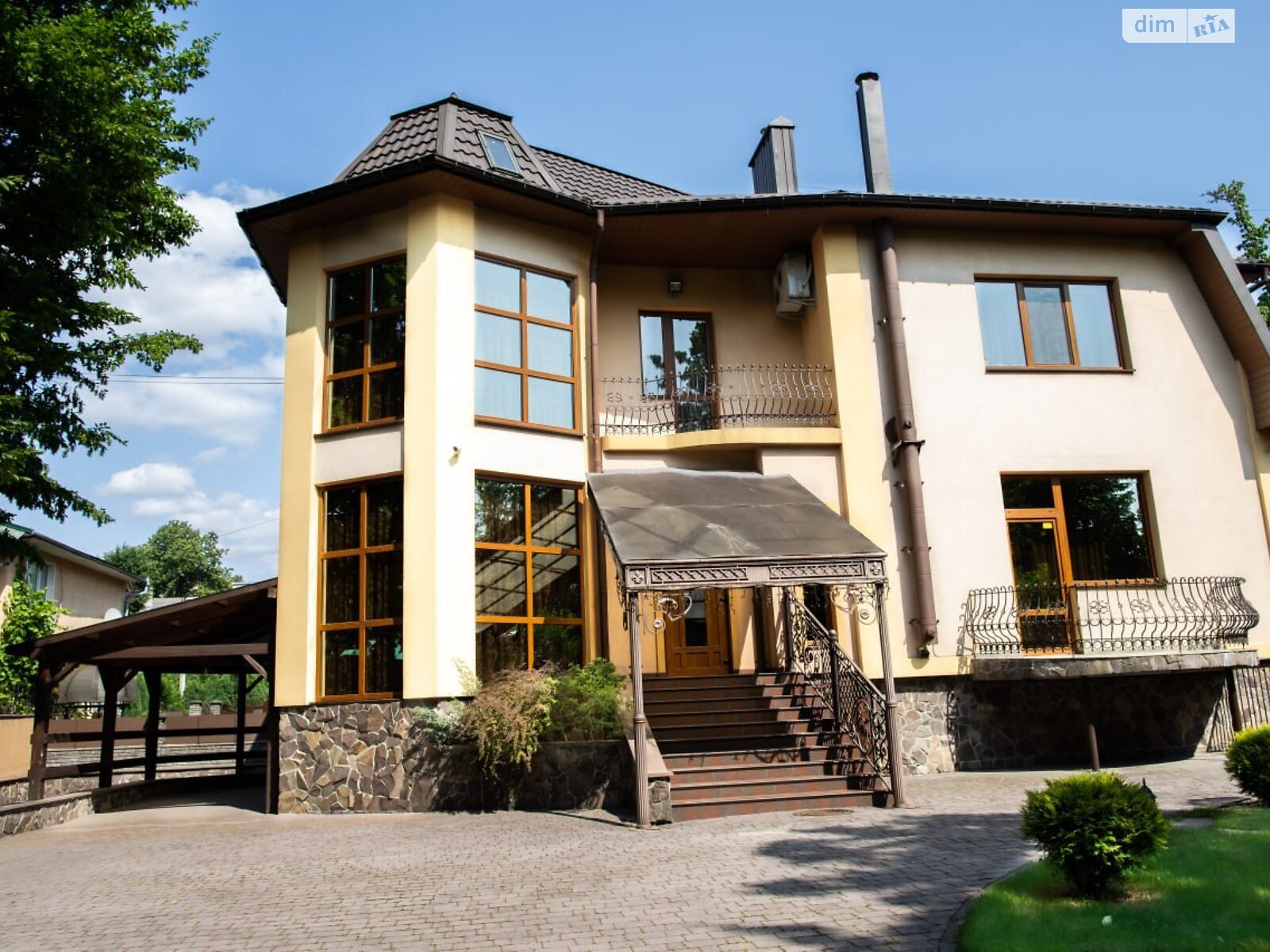 трехэтажный дом с гаражом, 395 кв. м, кирпич. Продажа в Ивано-Франковске фото 1 трехэтажный дом с гаражом, 395 кв. м, кирпич. Продажа в Ивано-Франковске фото 1