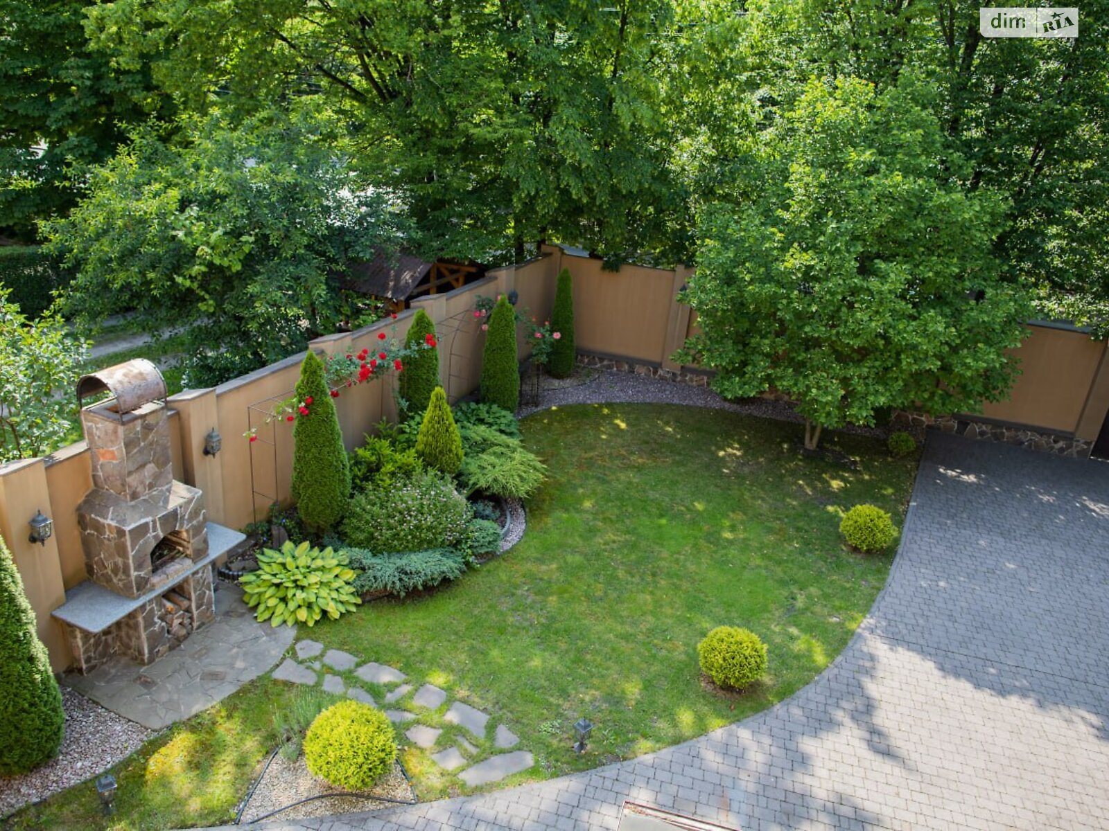 трехэтажный дом с гаражом, 395 кв. м, кирпич. Продажа в Ивано-Франковске фото 1 трехэтажный дом с гаражом, 395 кв. м, кирпич. Продажа в Ивано-Франковске фото 1