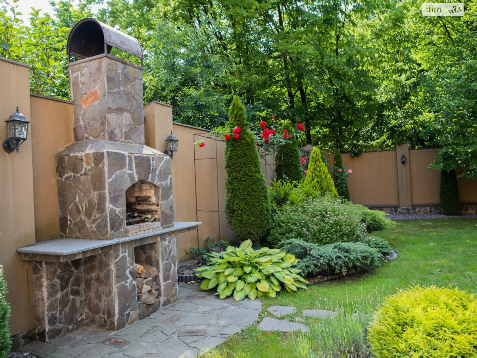 трехэтажный дом с гаражом, 395 кв. м, кирпич. Продажа в Ивано-Франковске фото 1 трехэтажный дом с гаражом, 395 кв. м, кирпич. Продажа в Ивано-Франковске фото 1