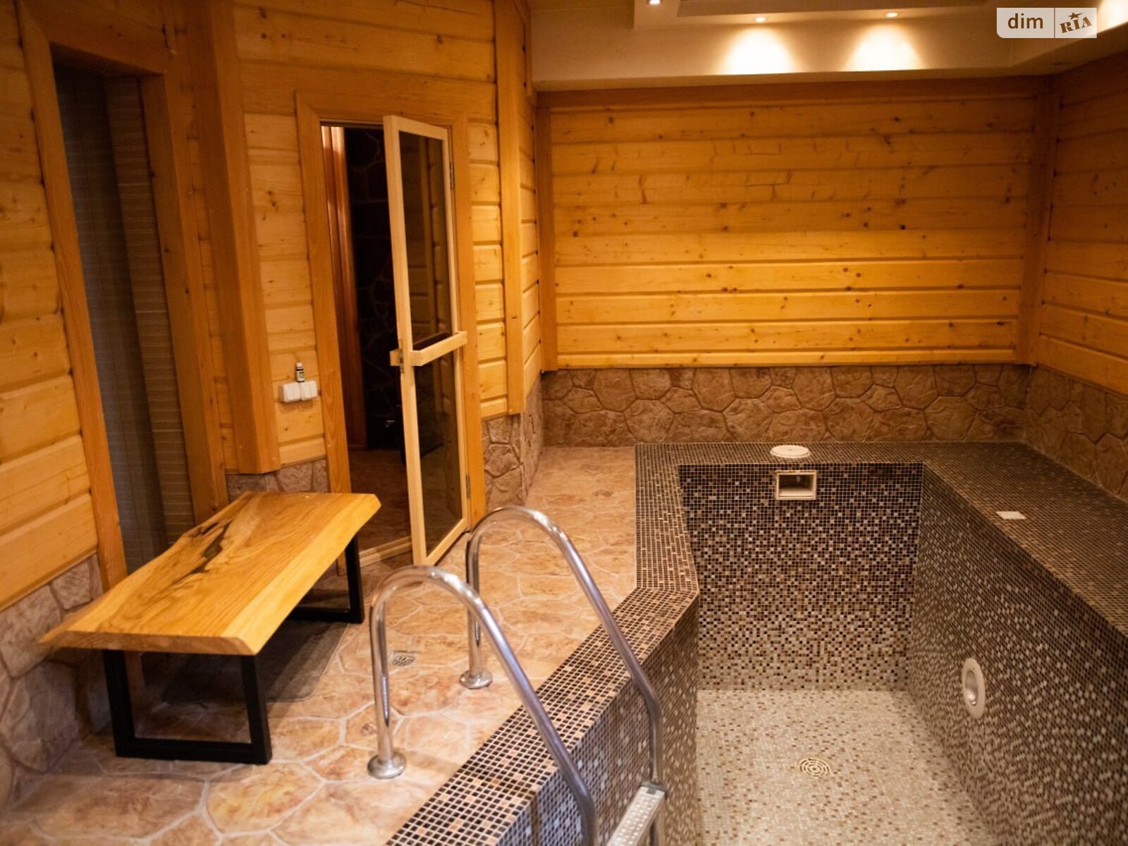 трехэтажный дом с гаражом, 395 кв. м, кирпич. Продажа в Ивано-Франковске фото 1 трехэтажный дом с гаражом, 395 кв. м, кирпич. Продажа в Ивано-Франковске фото 1