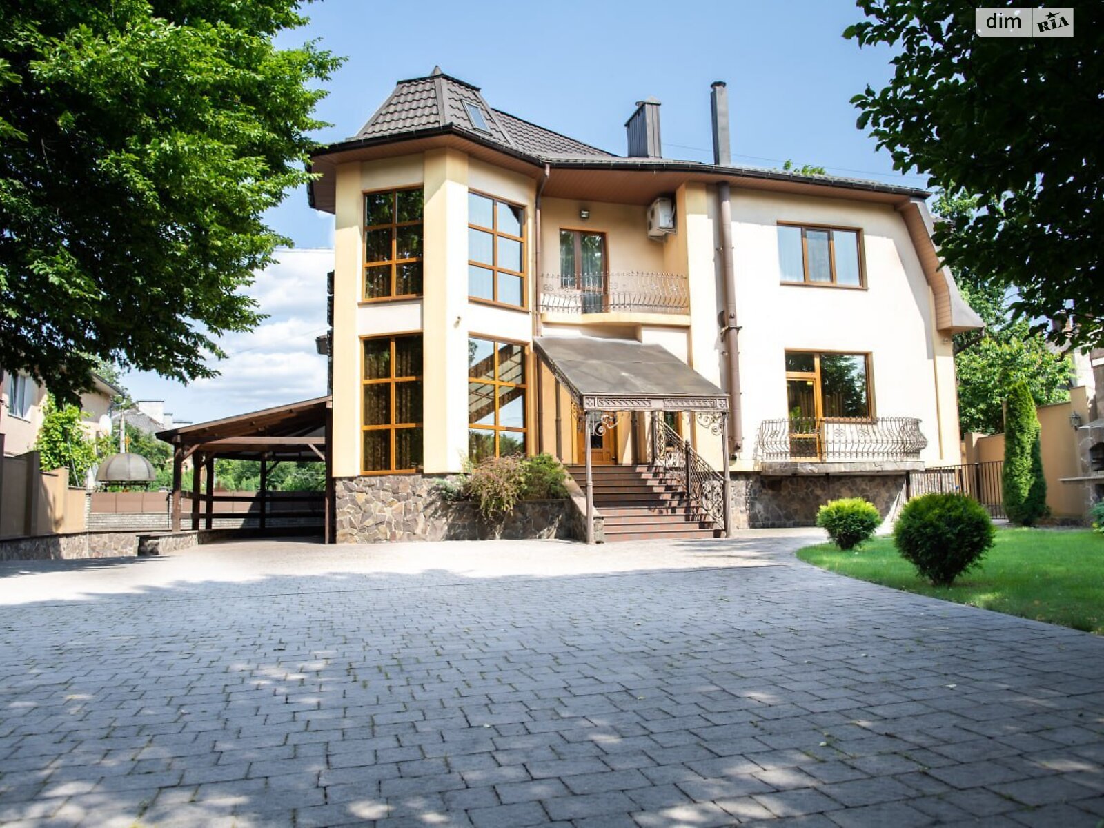 трехэтажный дом с гаражом, 395 кв. м, кирпич. Продажа в Ивано-Франковске фото 1 трехэтажный дом с гаражом, 395 кв. м, кирпич. Продажа в Ивано-Франковске фото 1