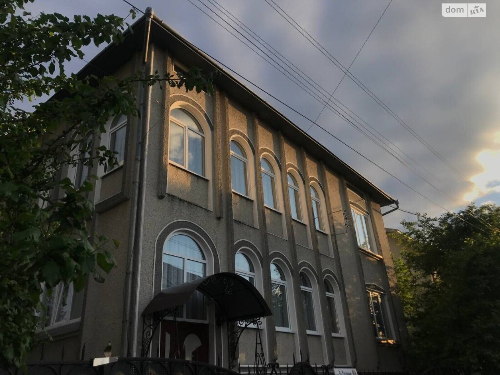 двухэтажный дом с балконом, 550 кв. м, кирпич. Продажа в Ивано-Франковске фото 1 двухэтажный дом с балконом, 550 кв. м, кирпич. Продажа в Ивано-Франковске фото 1